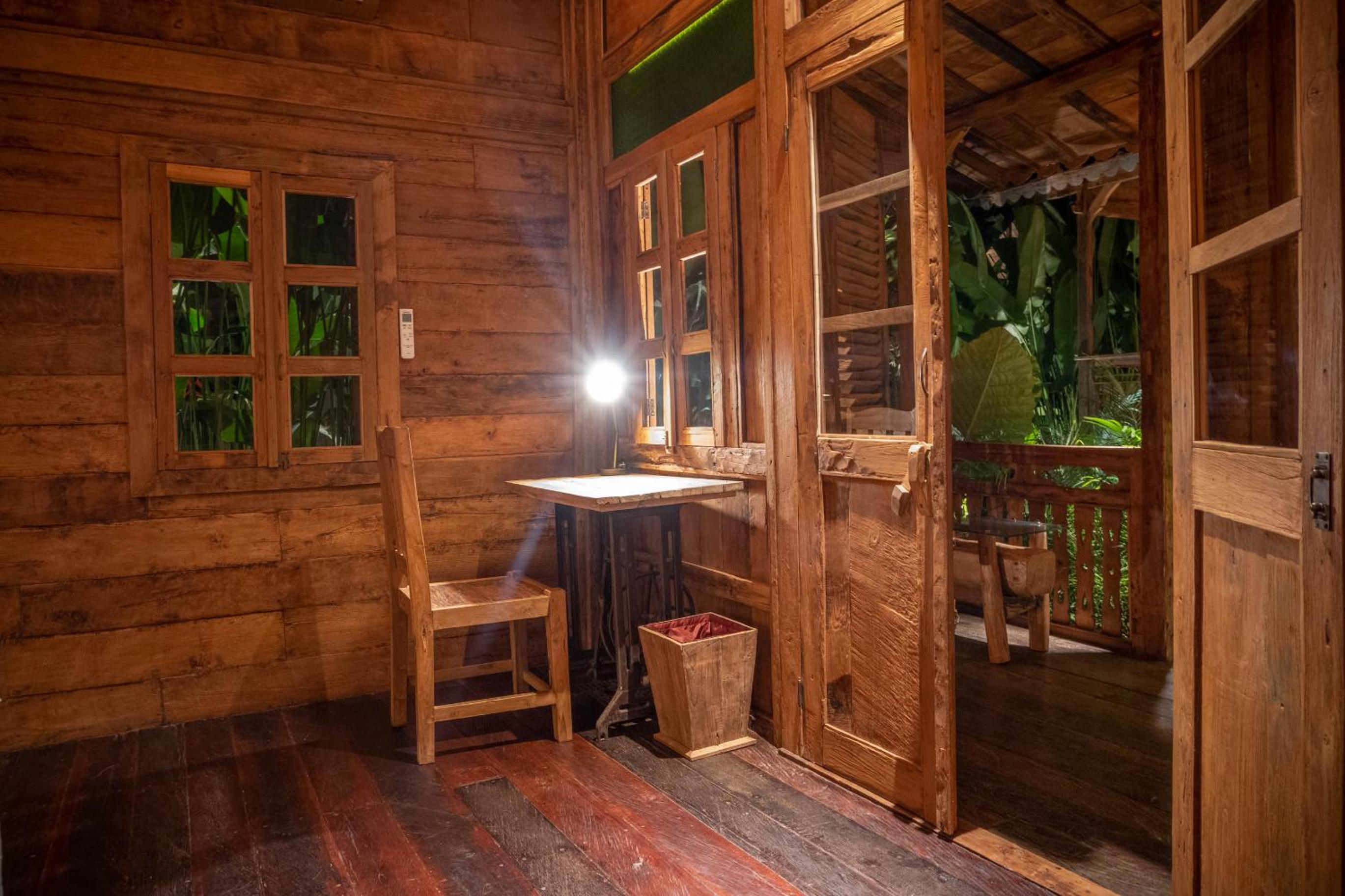Double Room with Balcony - Photo 9