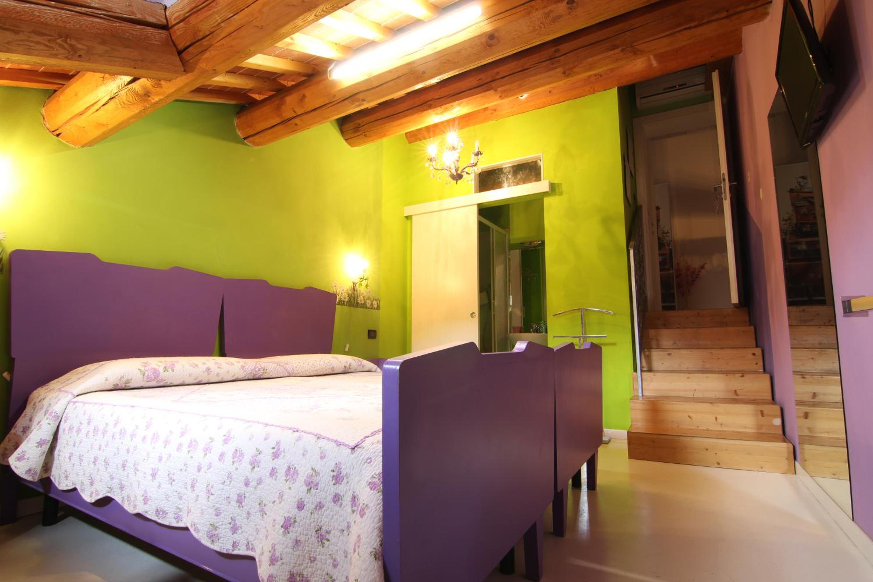 Large Double Room photo 1