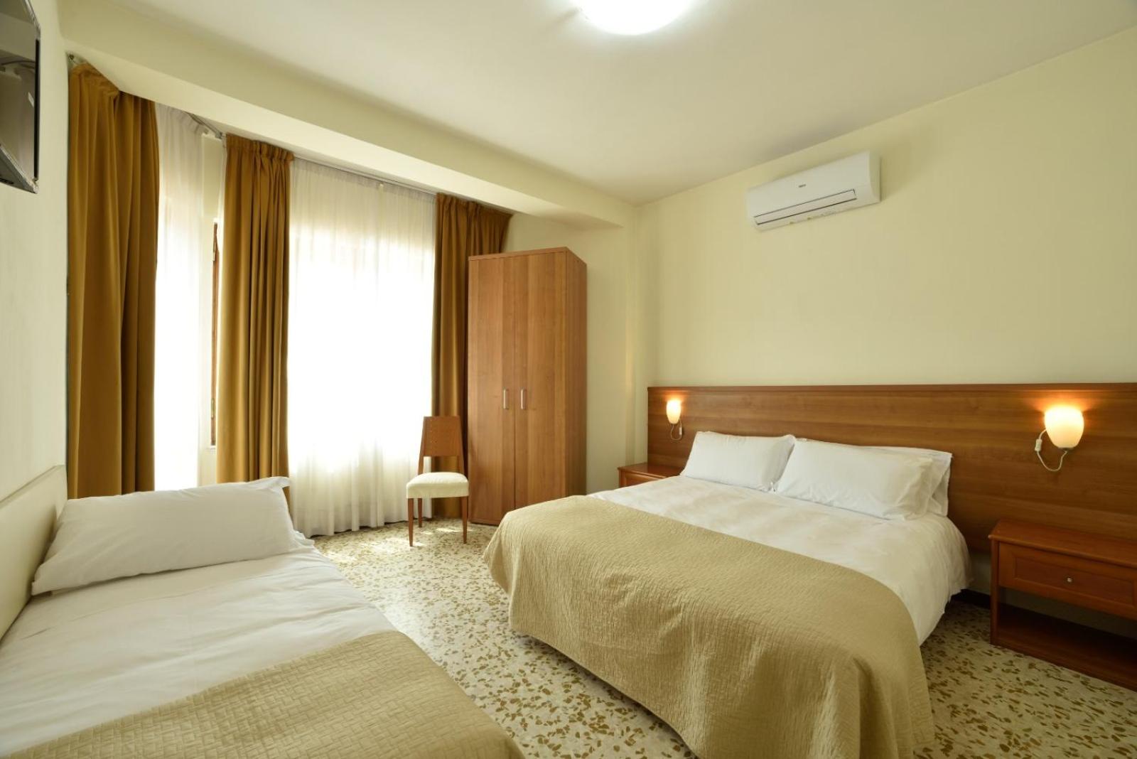 Triple Room - Photo 6