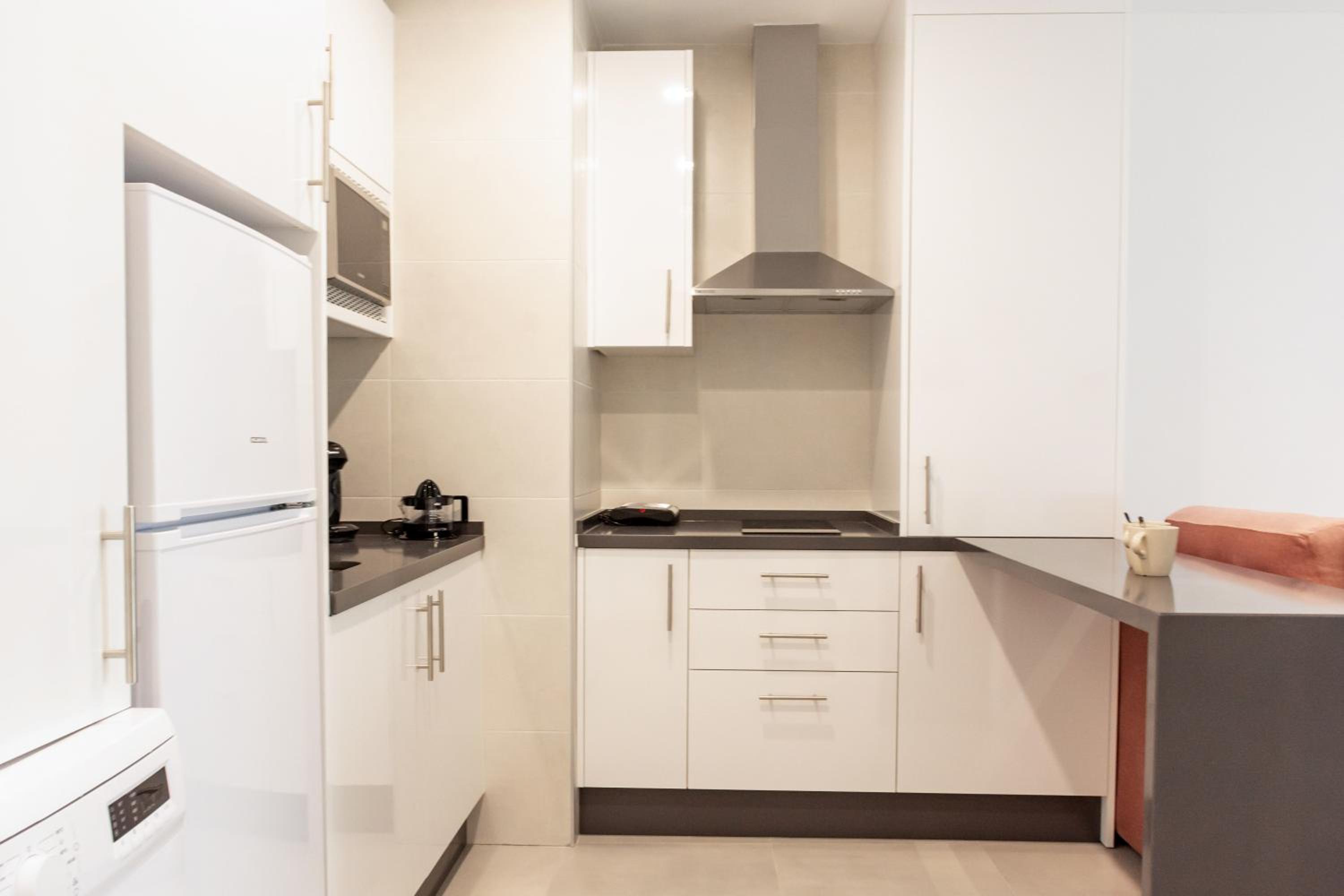 One-Bedroom Apartment - Photo 3