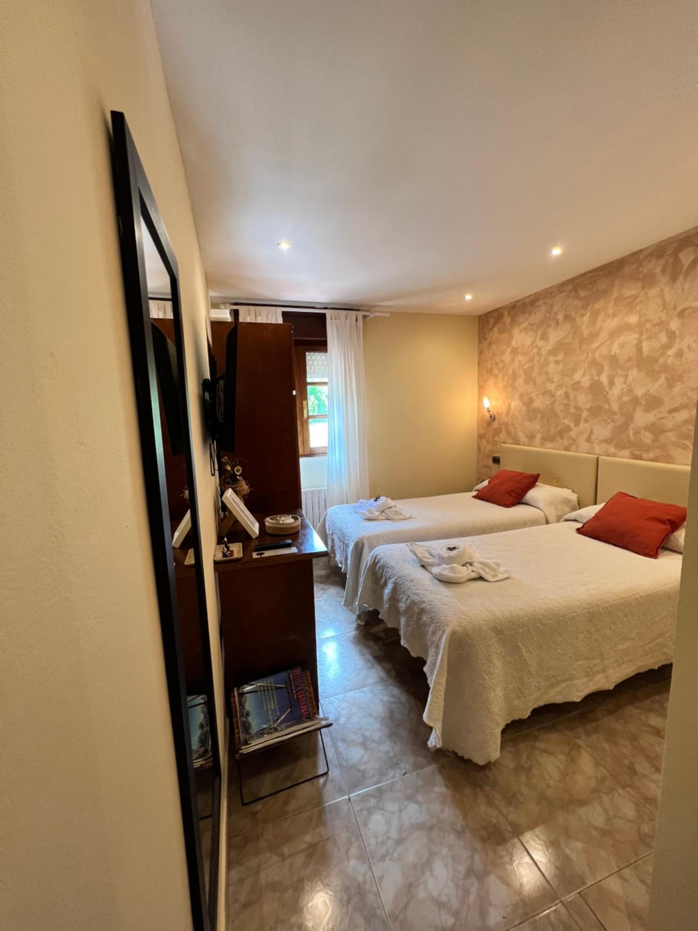 Standard Twin Room photo 2