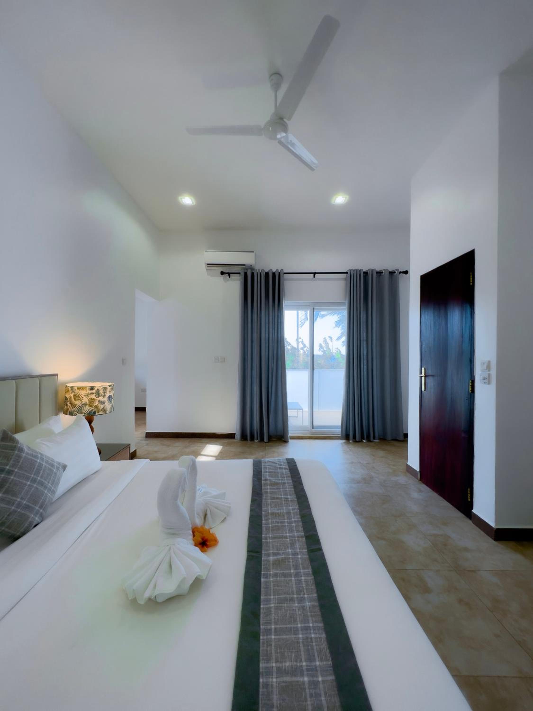 Villa - Beach Front - Photo 20