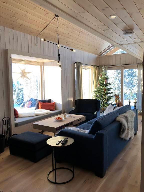 Five-Bedroom House photo 2