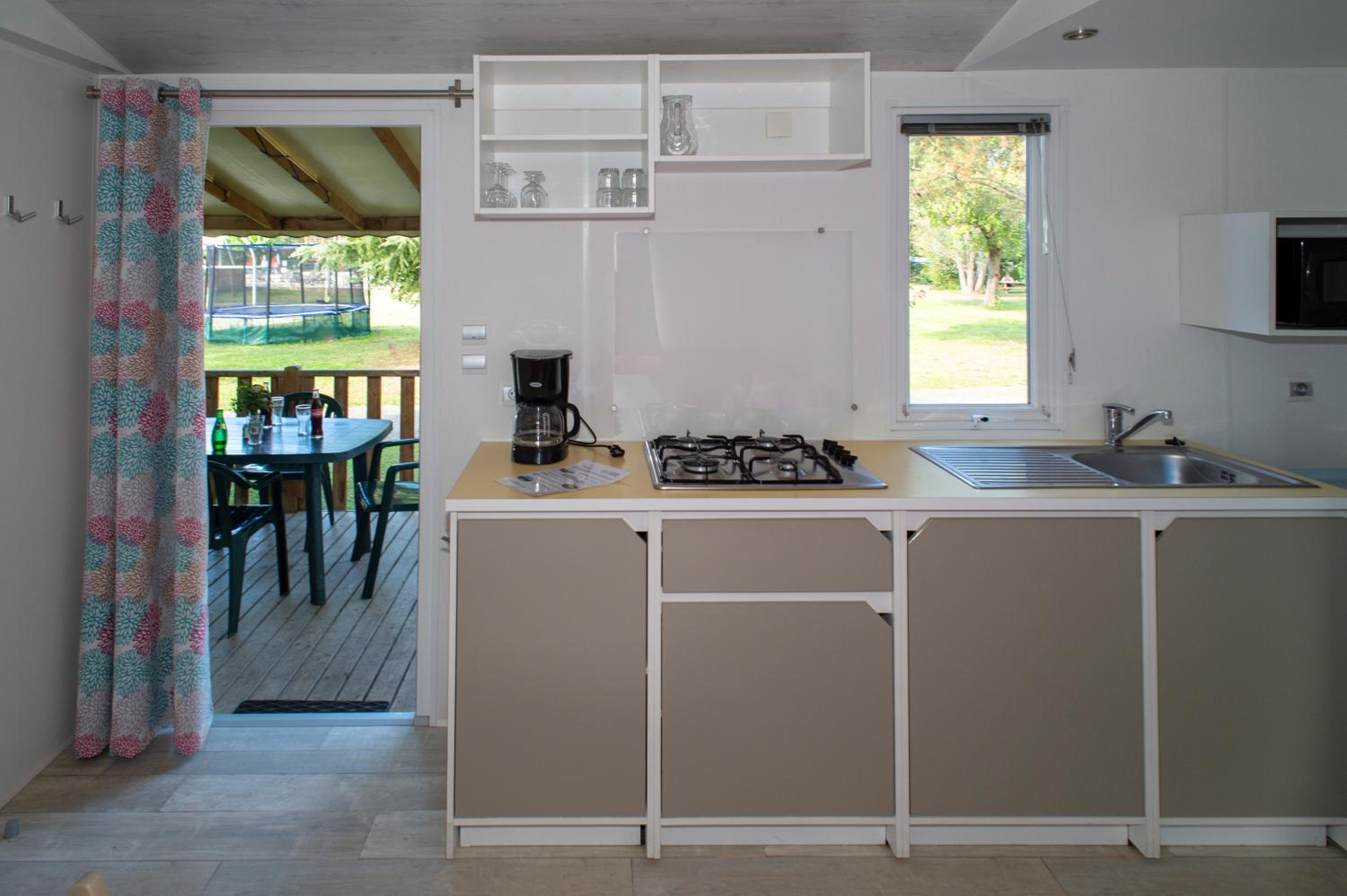 Mobile Home photo 3