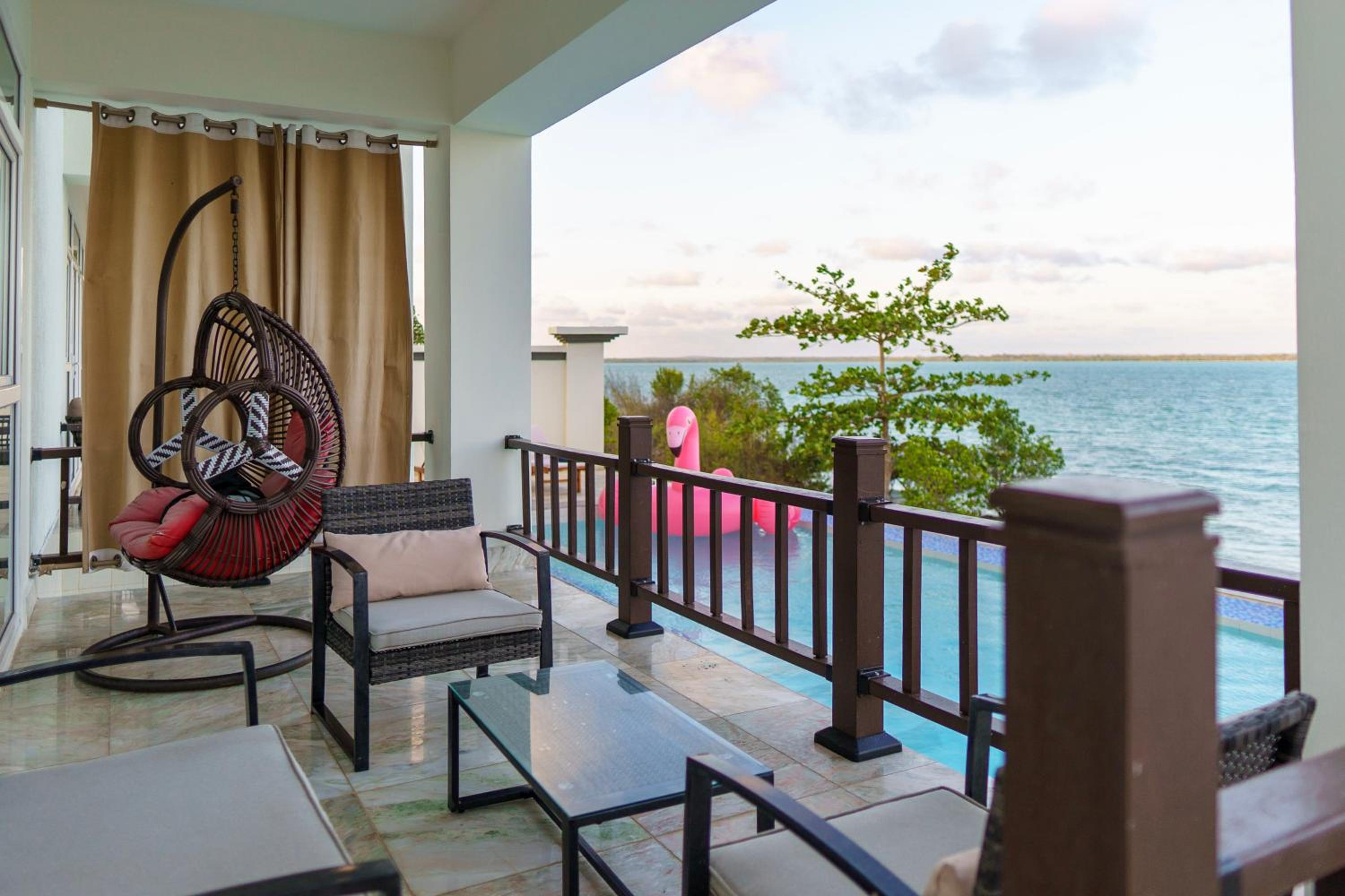 Villa - Beach Front - Photo 18
