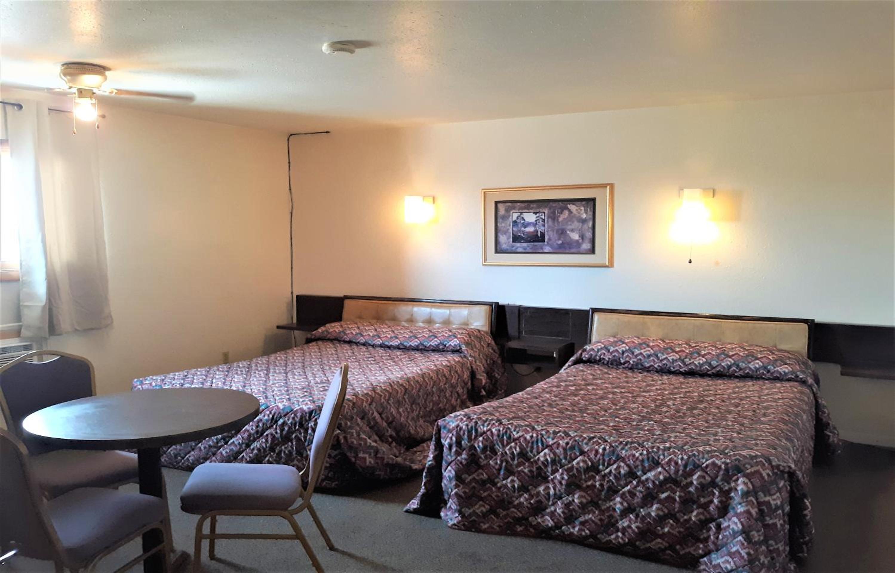 3 Full Bed & 1 Twin Bed