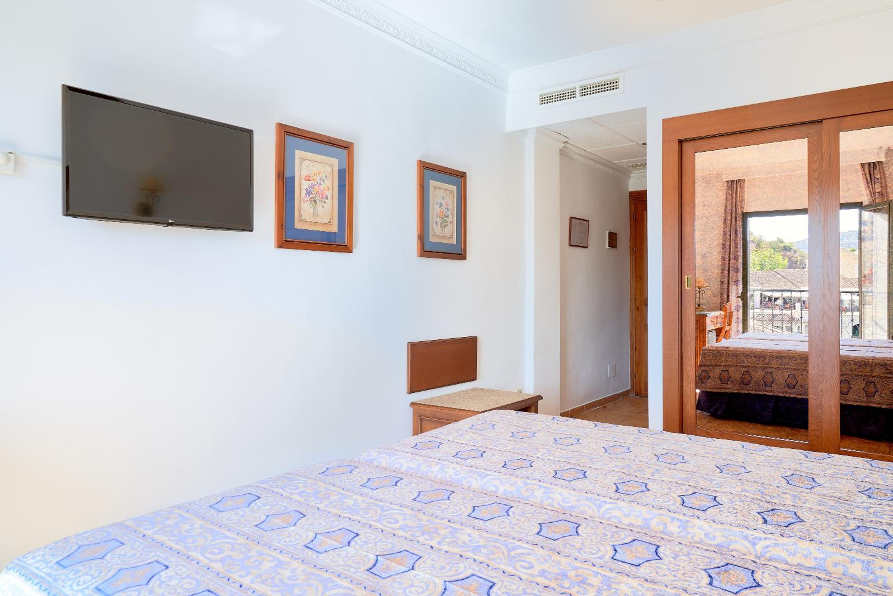 Classic Room with French Balcony - Photo 1