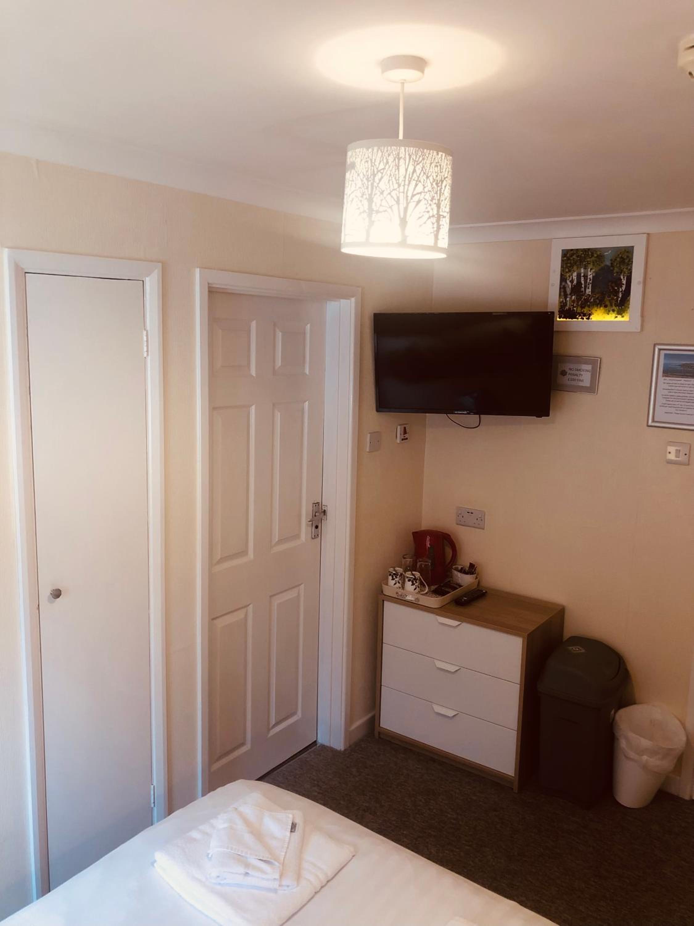 Budget Double Room photo 3