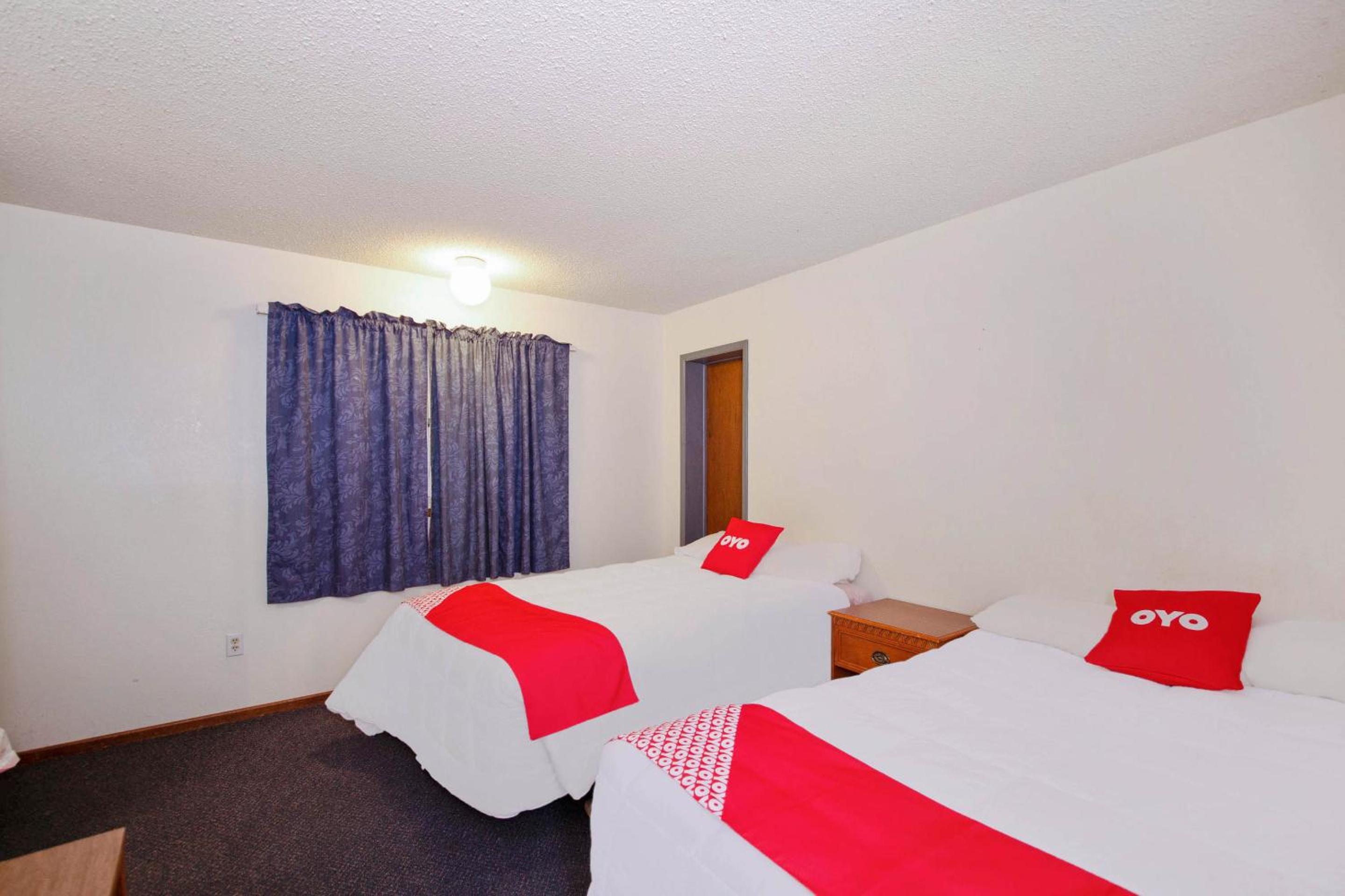 1 King Bed & 1 Full Bed photo 3