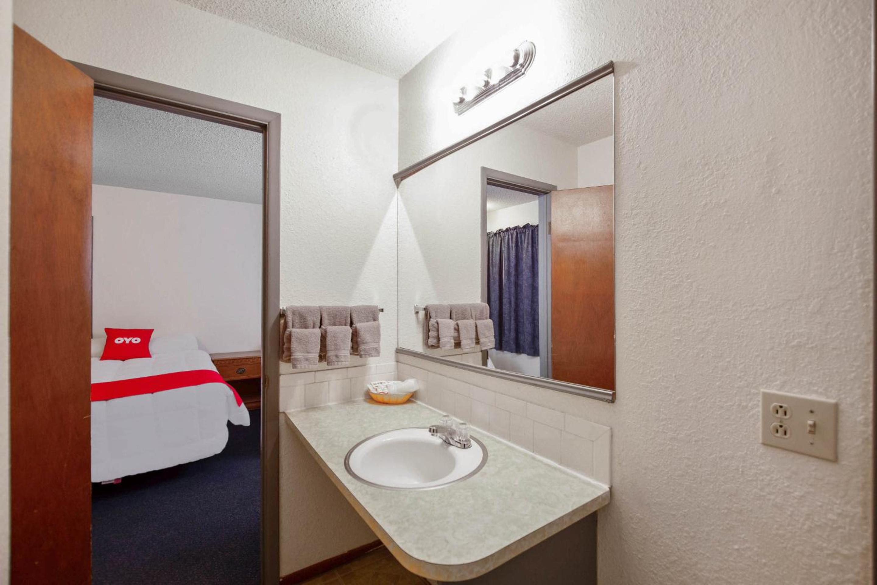 1 King Bed & 1 Full Bed photo 2