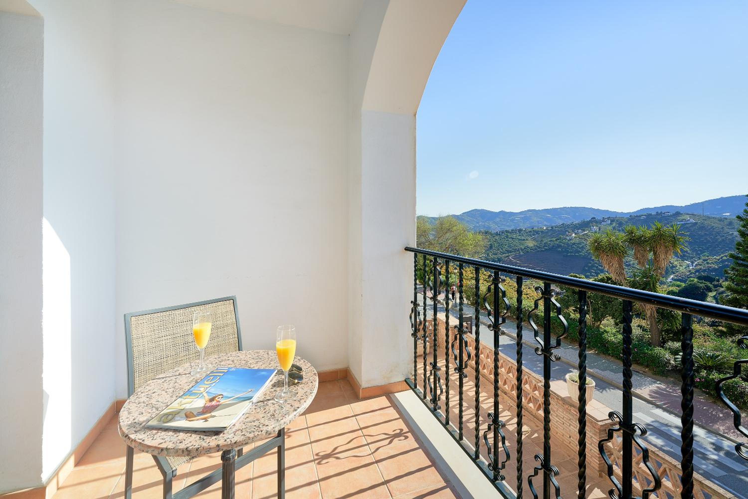 Comfort Room with Terrace - Photo 10