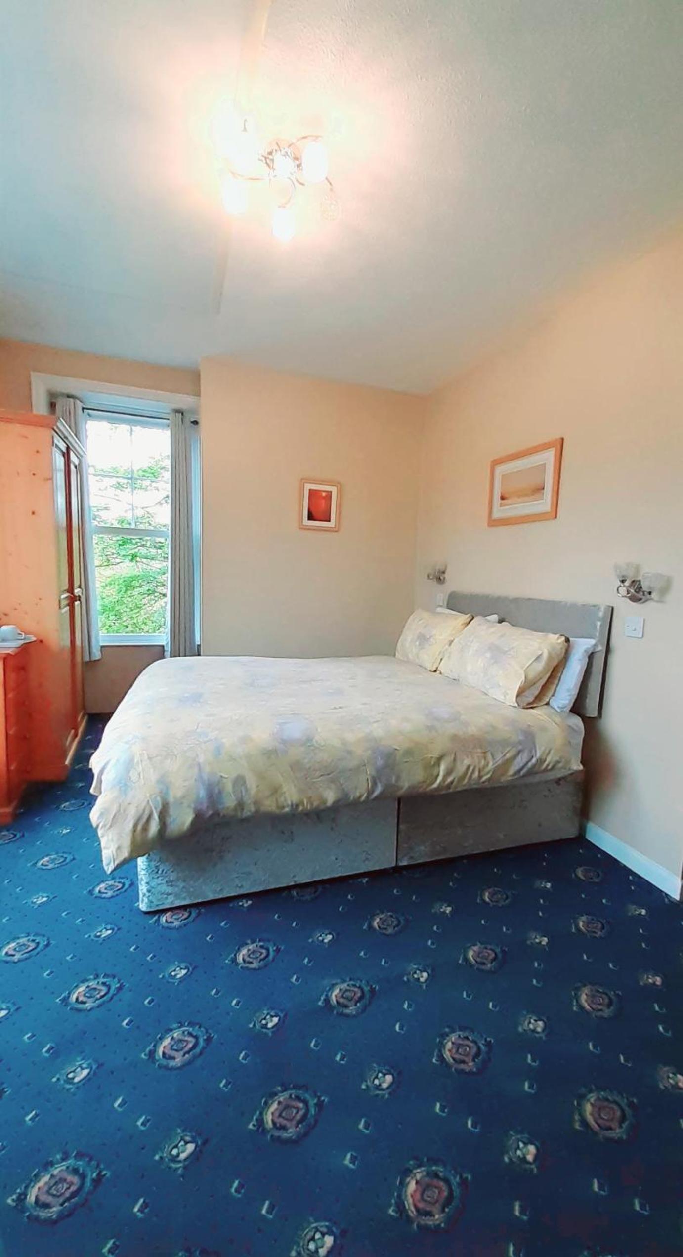 Double Room with Private Bathroom - Photo 13