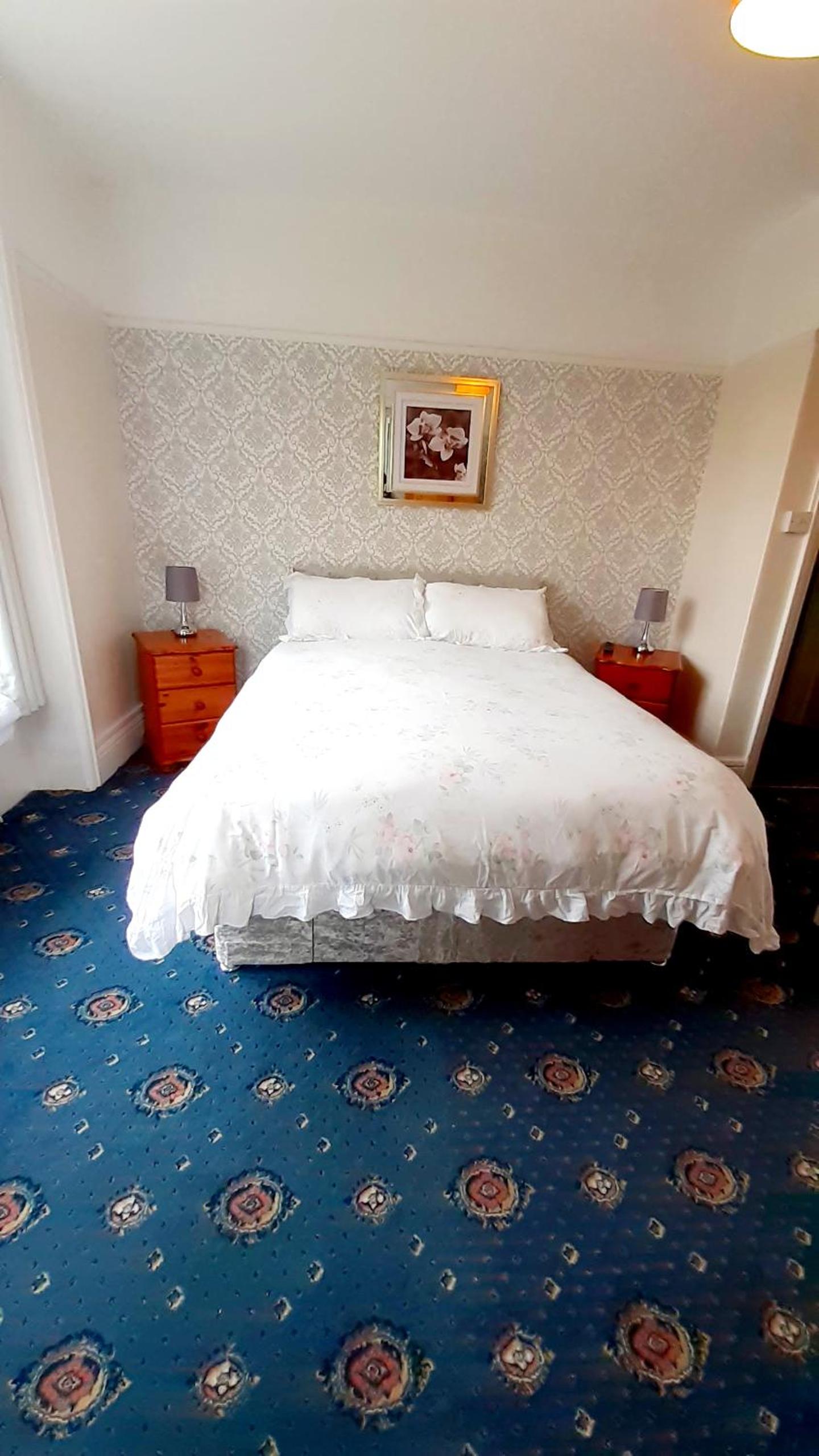 Double Room with Private Bathroom - Photo 16