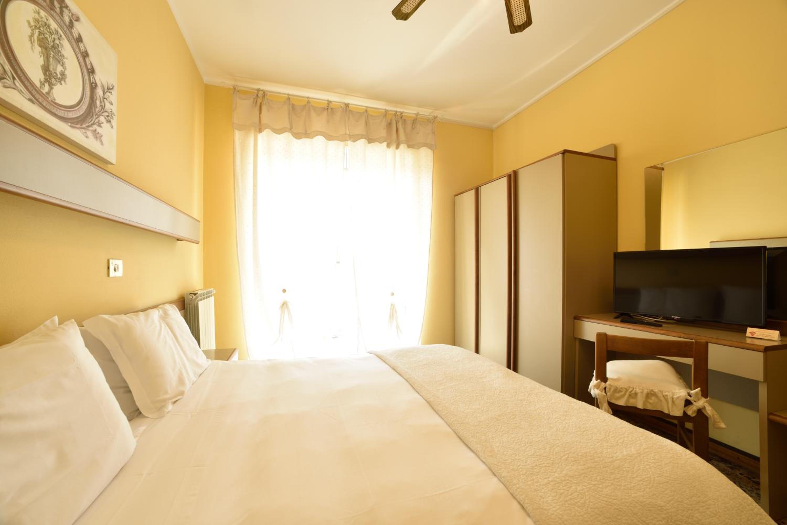 Deluxe Triple Room photo 3