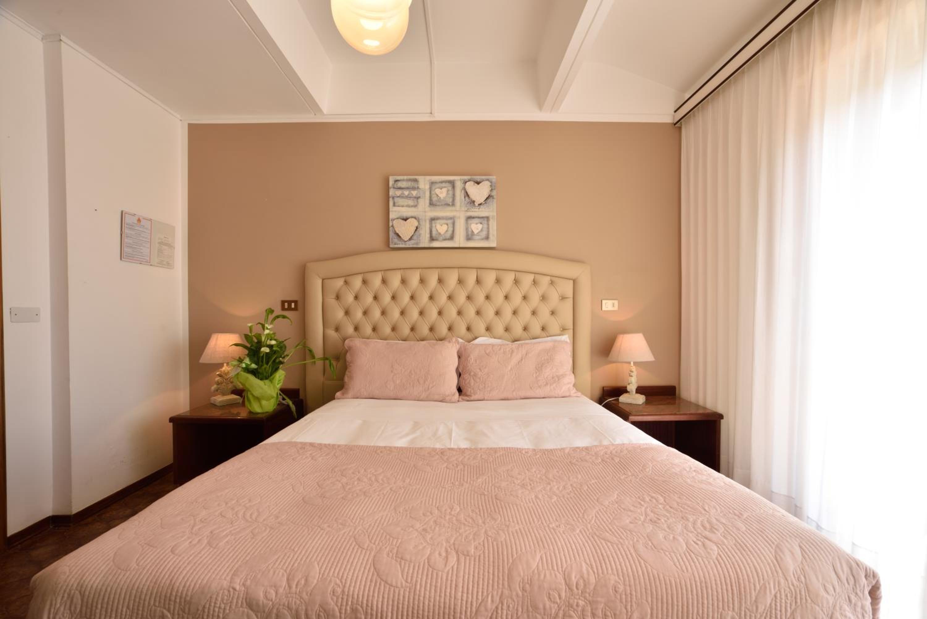 Deluxe Double or Twin Room photo 2