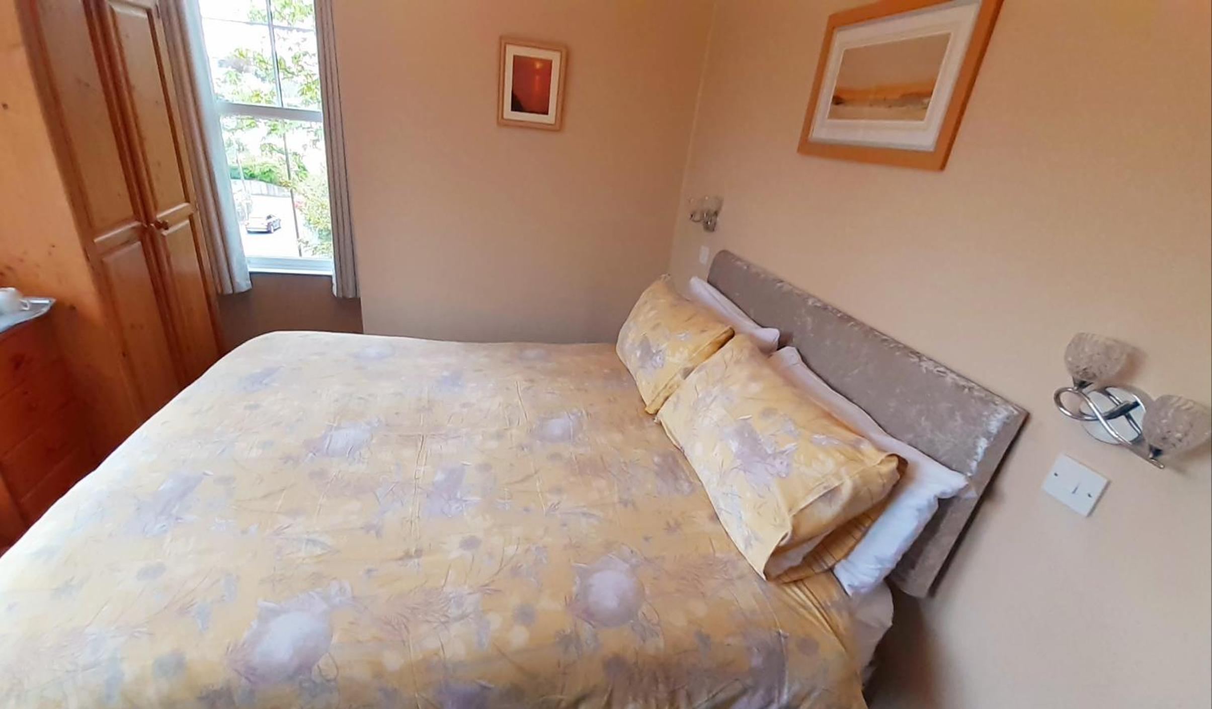 Double Room with Private Bathroom - Photo 7