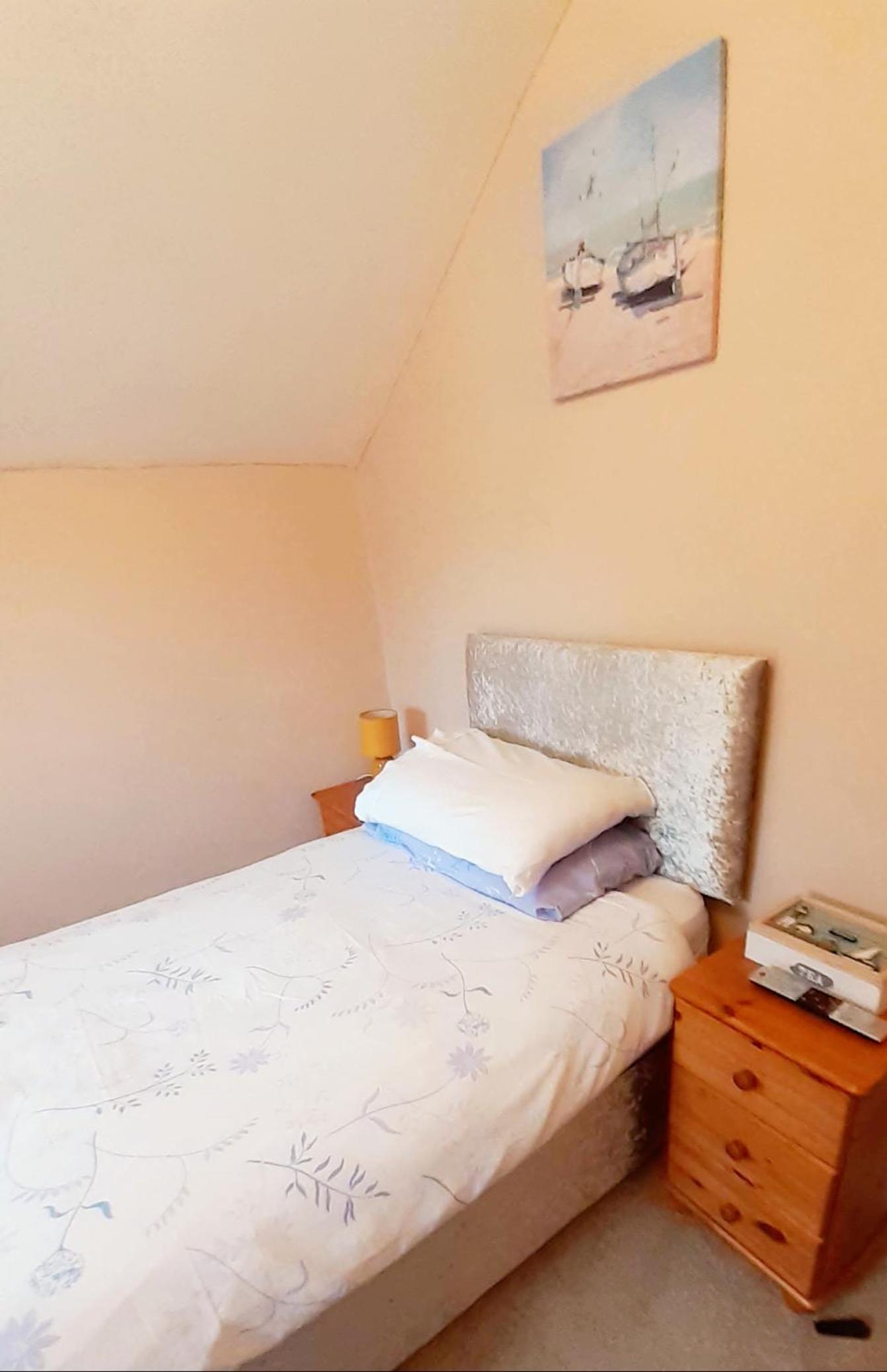 Single Room with Shared Bathroom photo 2