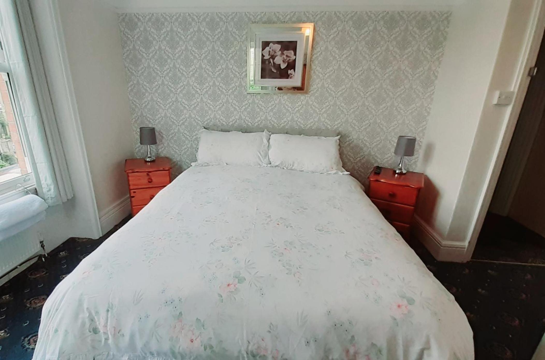 Double Room with Private Bathroom - Photo 12