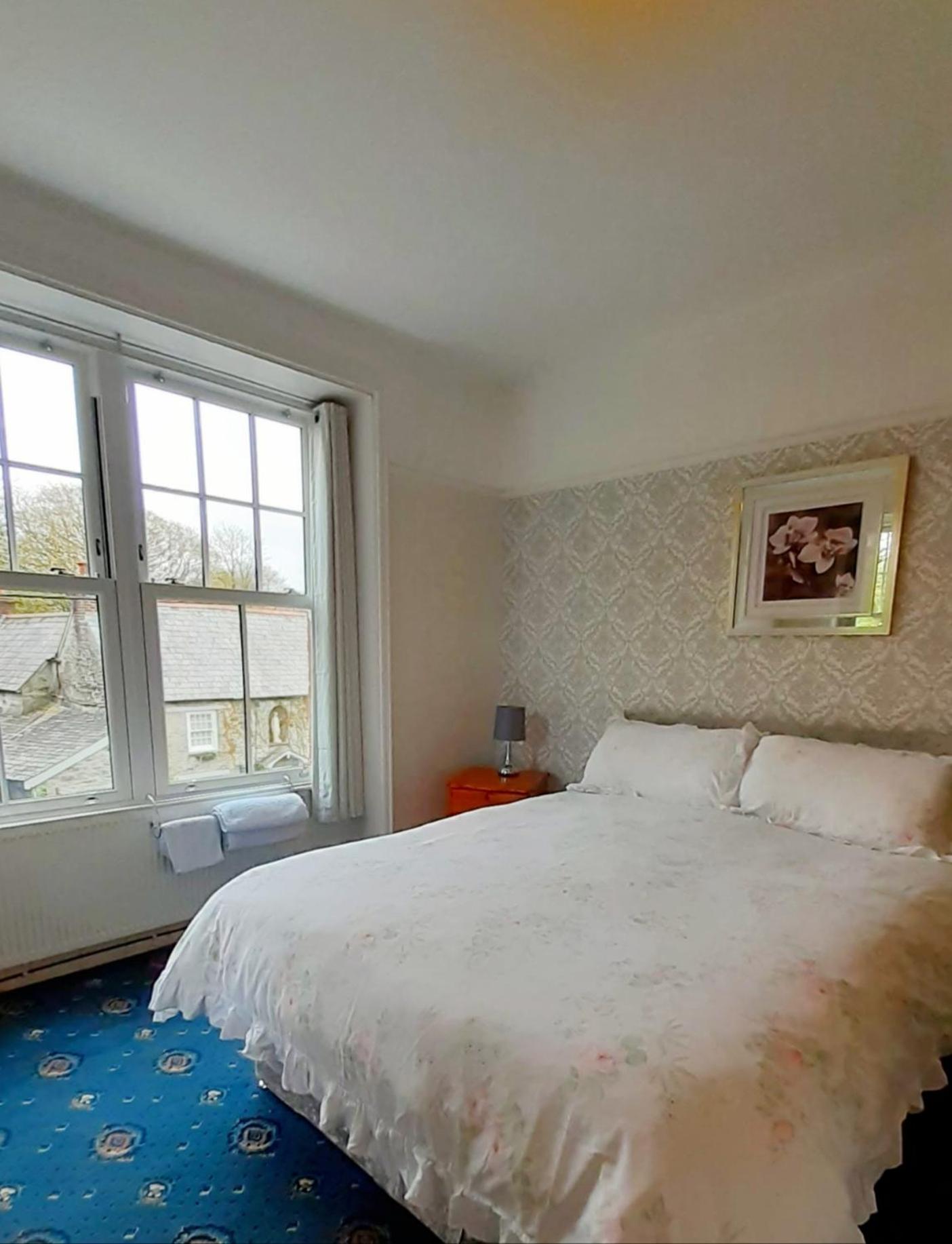 Double Room with Private Bathroom - Photo 15