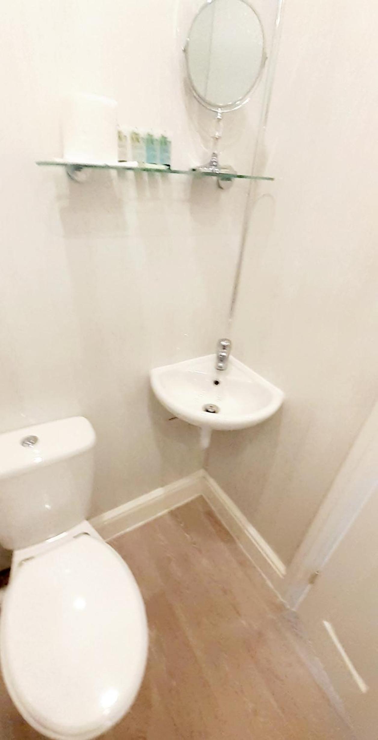 Double Room with Private Bathroom - Photo 33