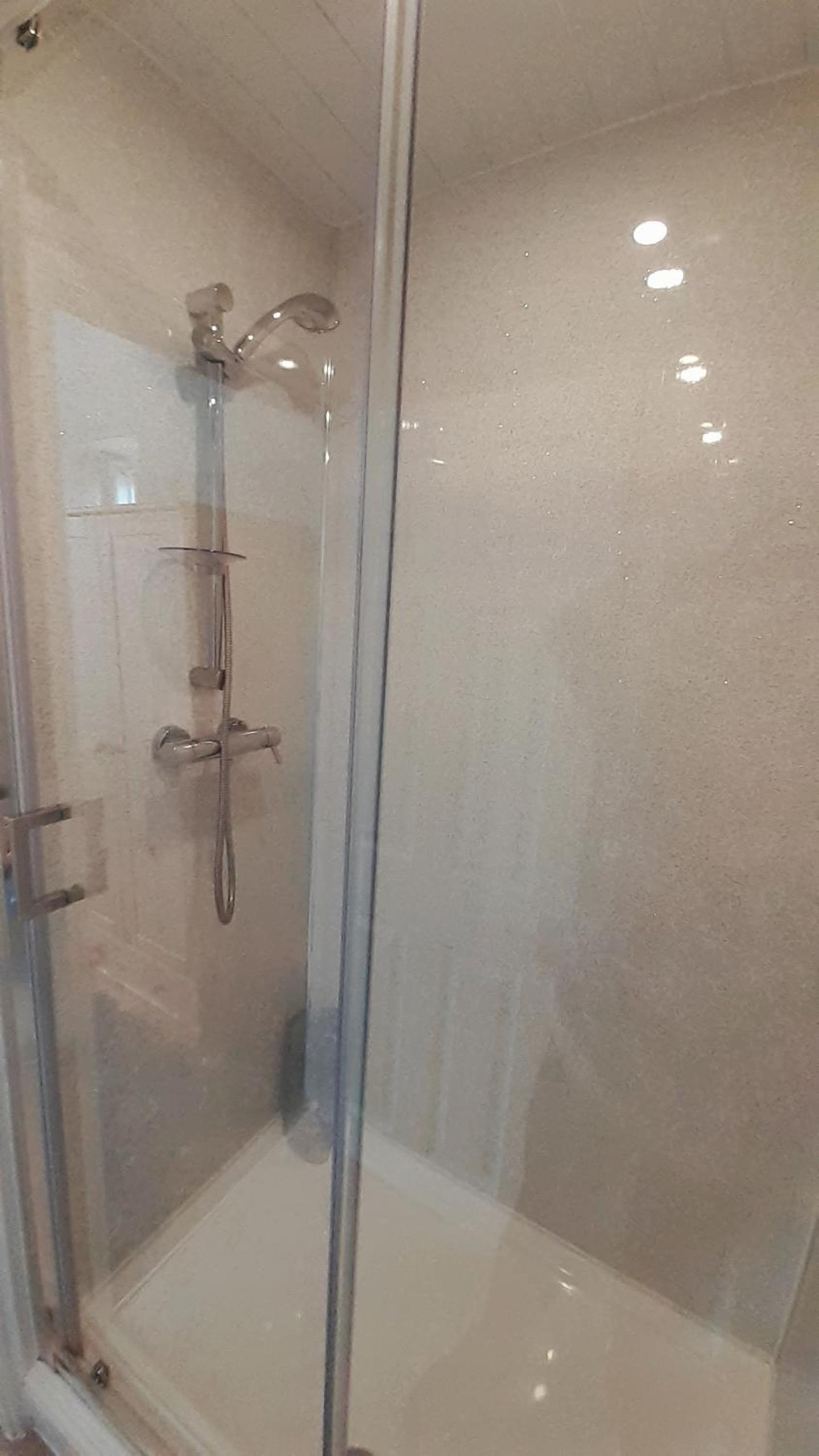 Double Room with Private Bathroom - Photo 32
