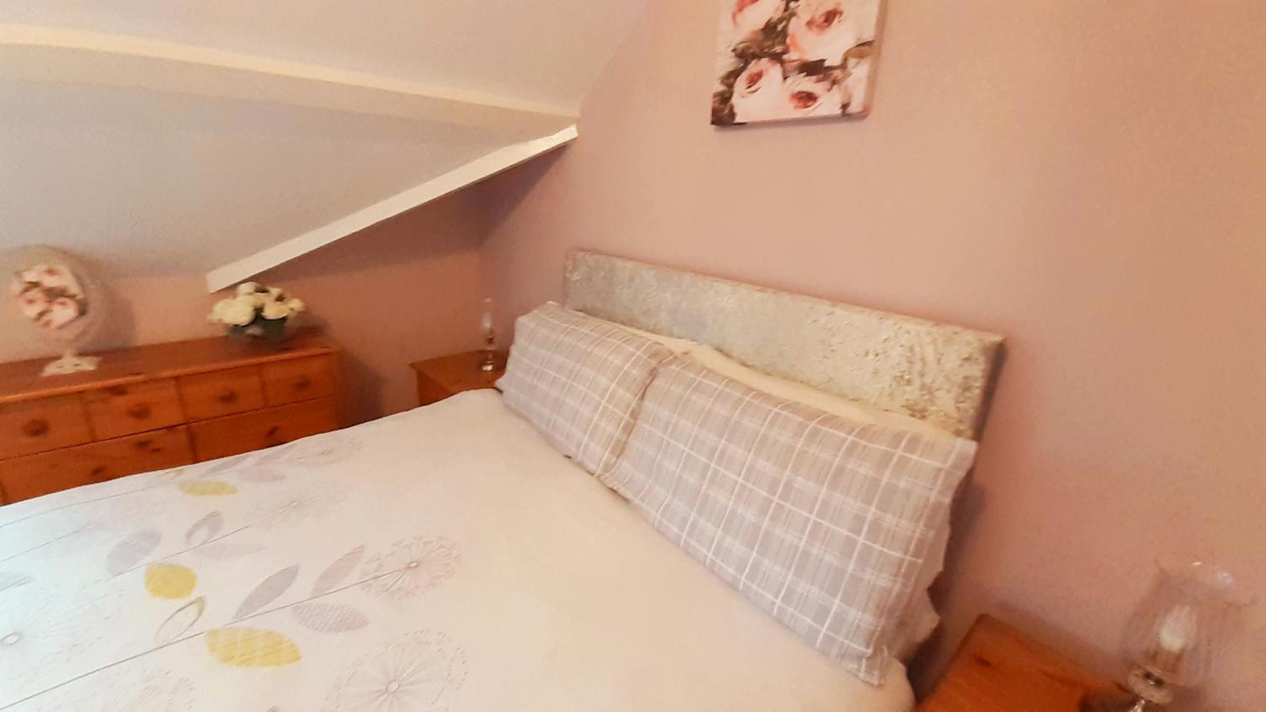 Double Room with Private Bathroom - Photo 8