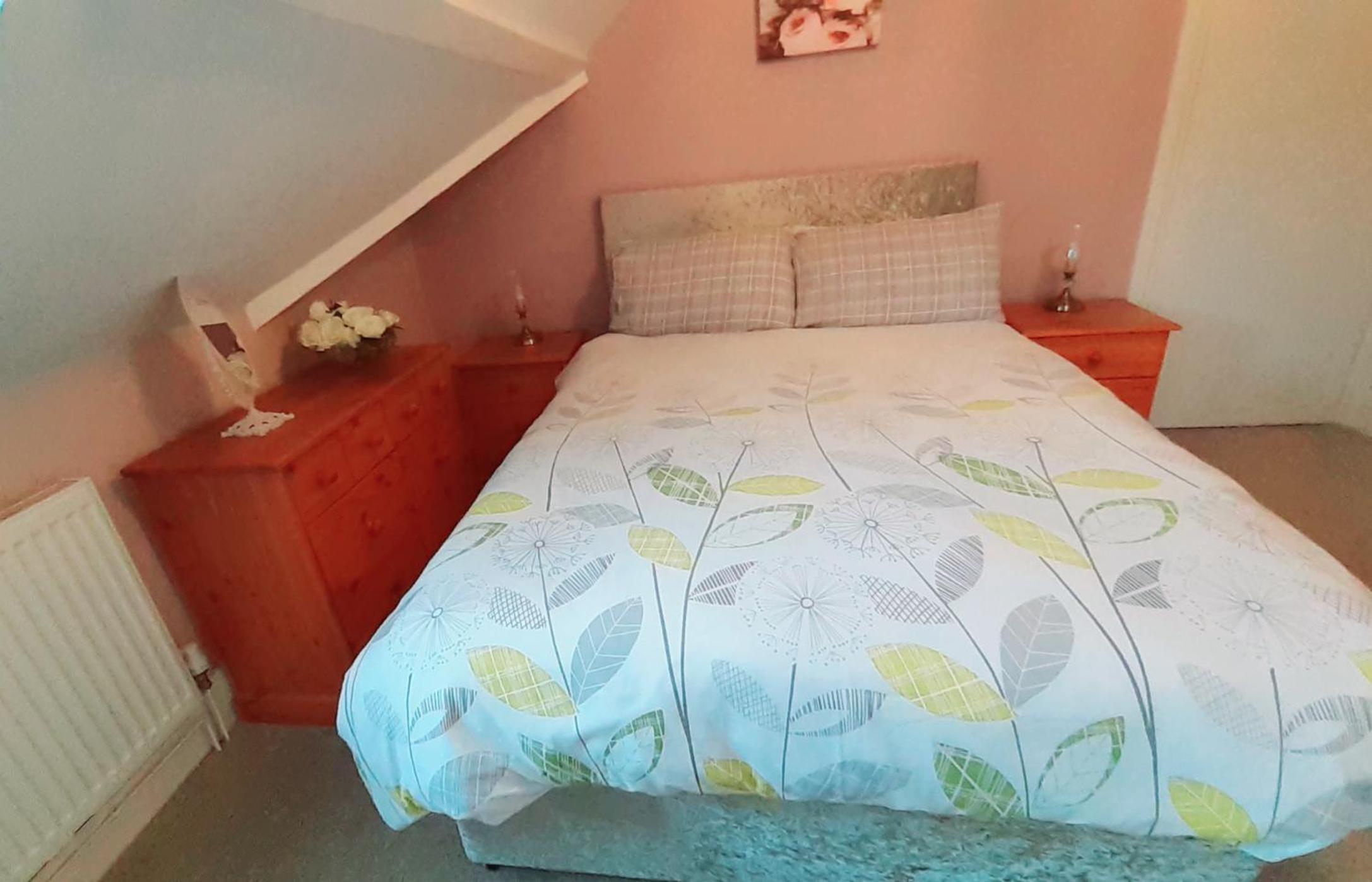 Double Room with Private Bathroom - Photo 6