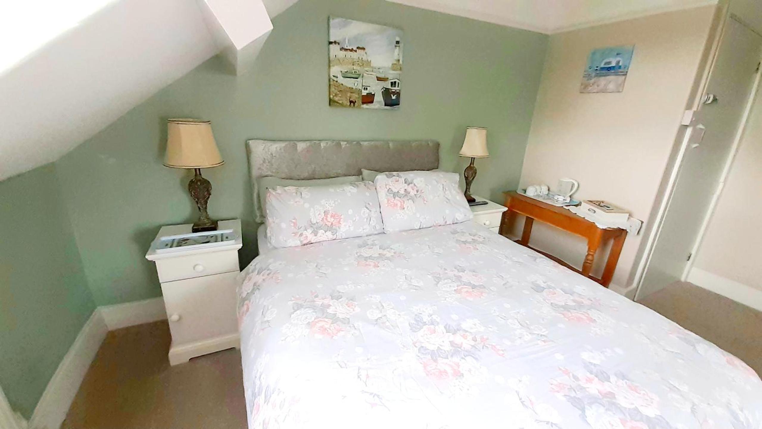 Double Room with Private Bathroom - Photo 41