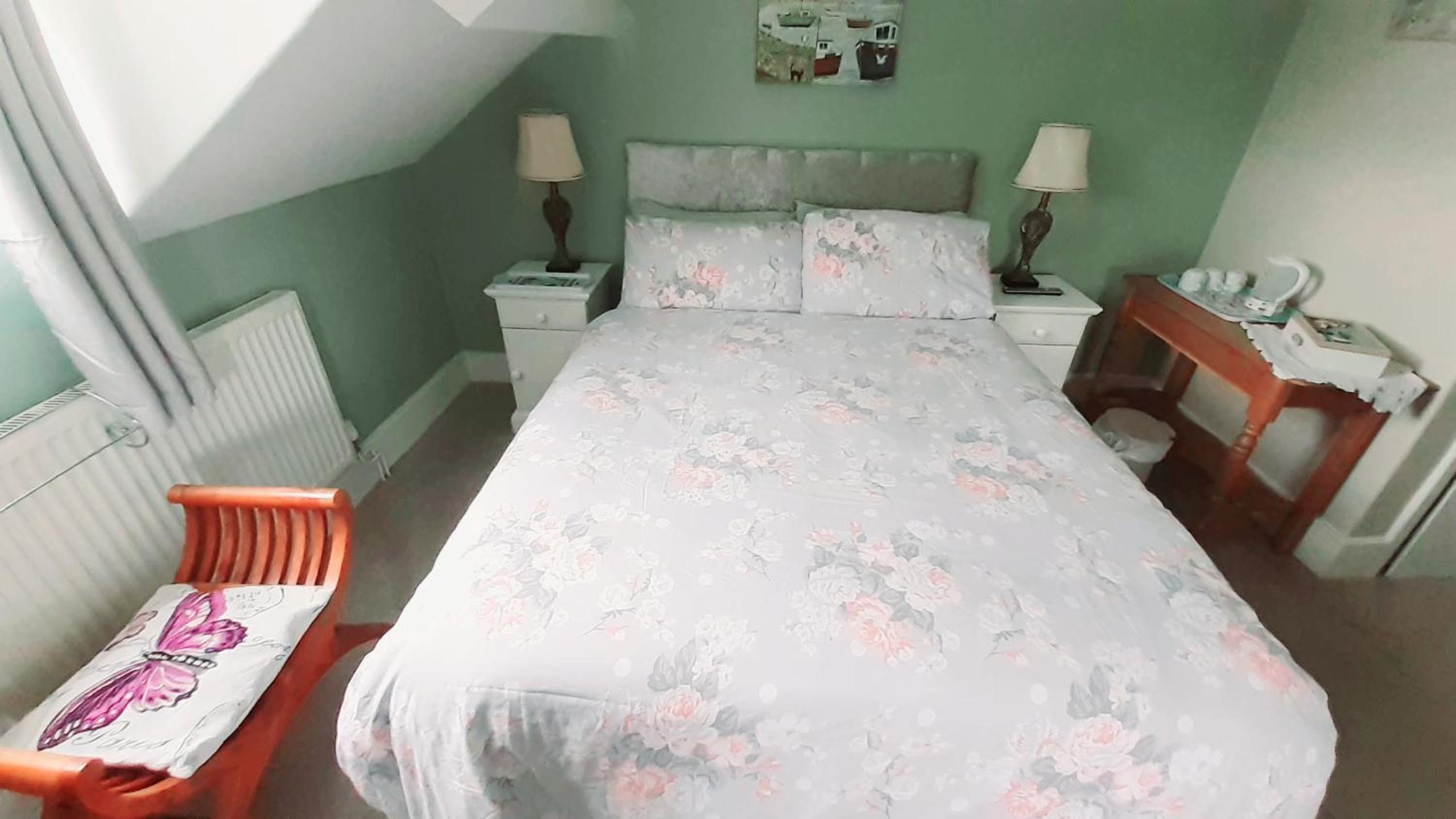 Double Room with Private Bathroom - Photo 2