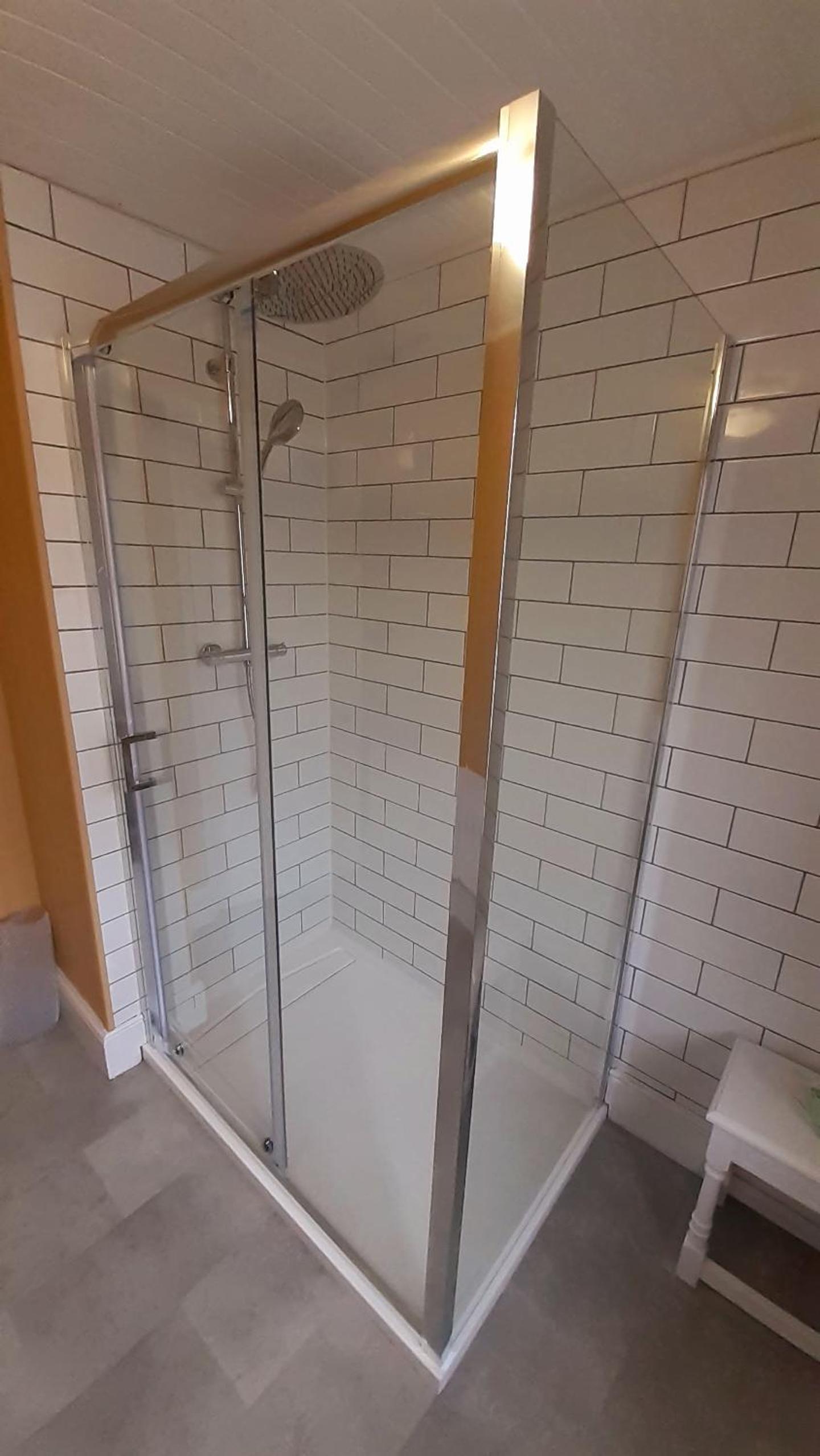 Twin Room with Shared Bathroom photo 2