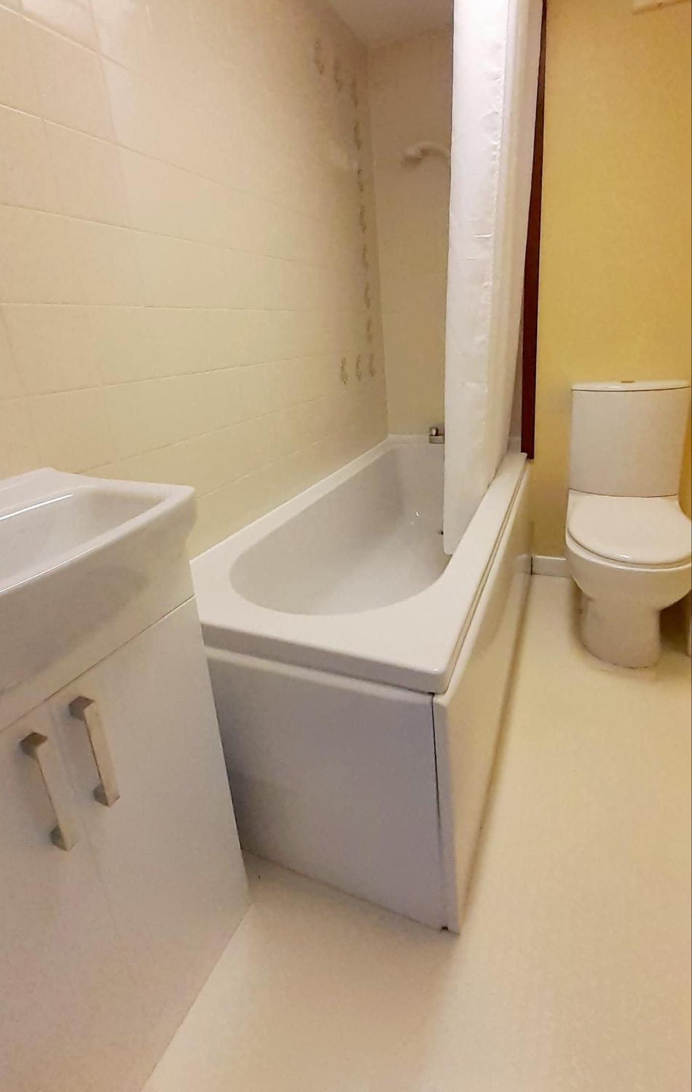 Double Room with Private Bathroom - Photo 19