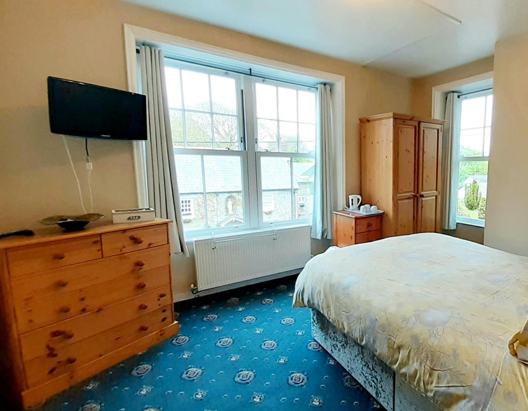 Double Room with Private Bathroom - Photo 23