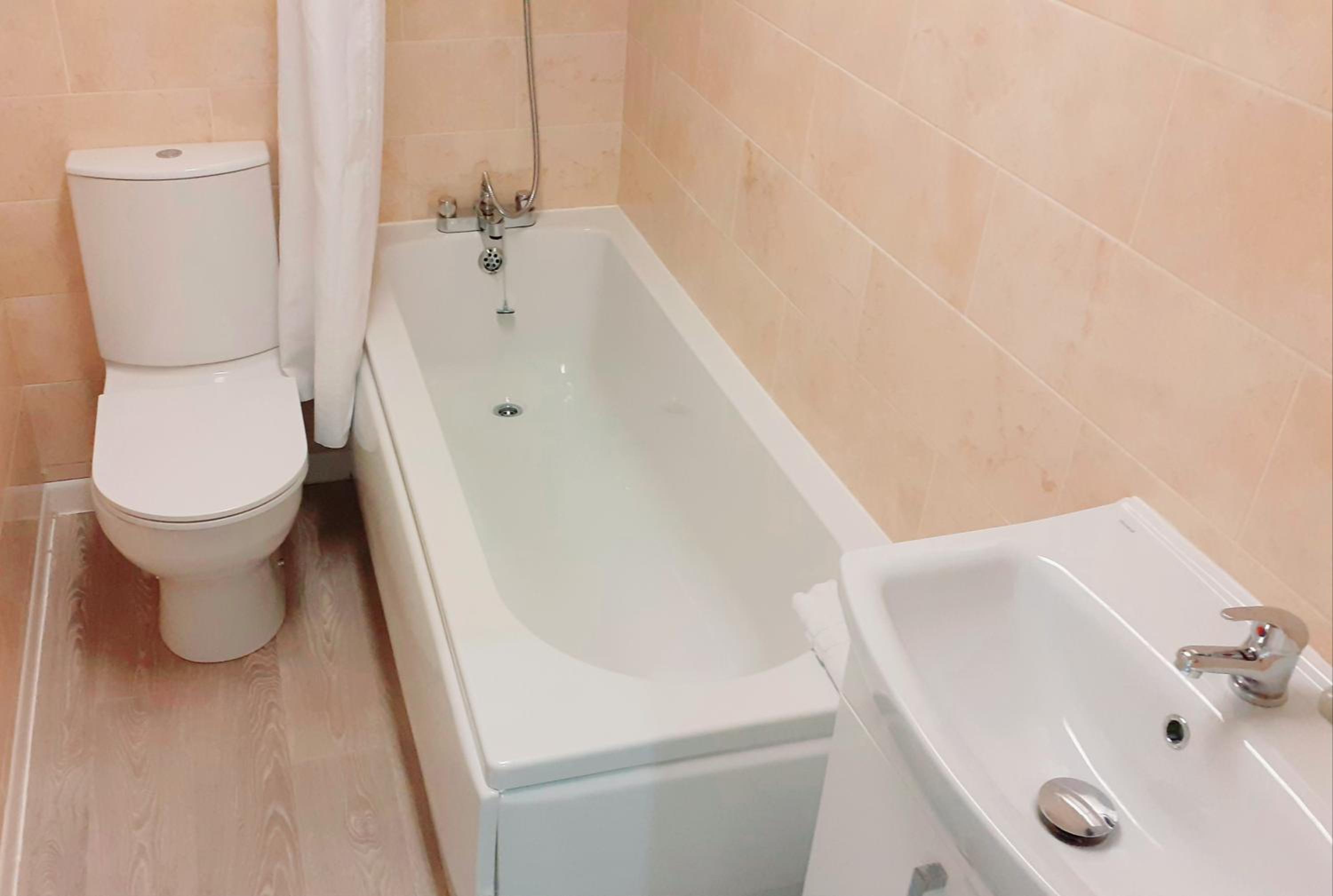 Double Room with Private Bathroom - Photo 40