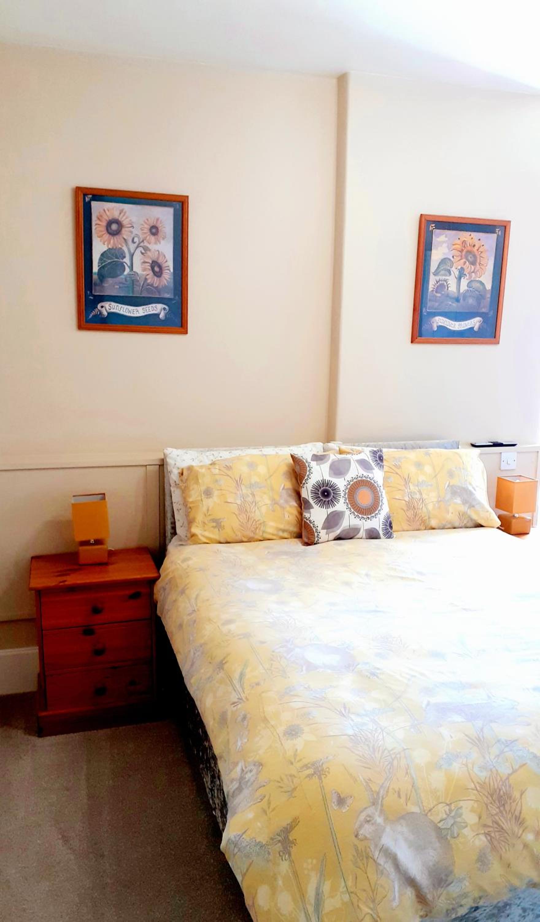 Double Room with Private Bathroom - Photo 38