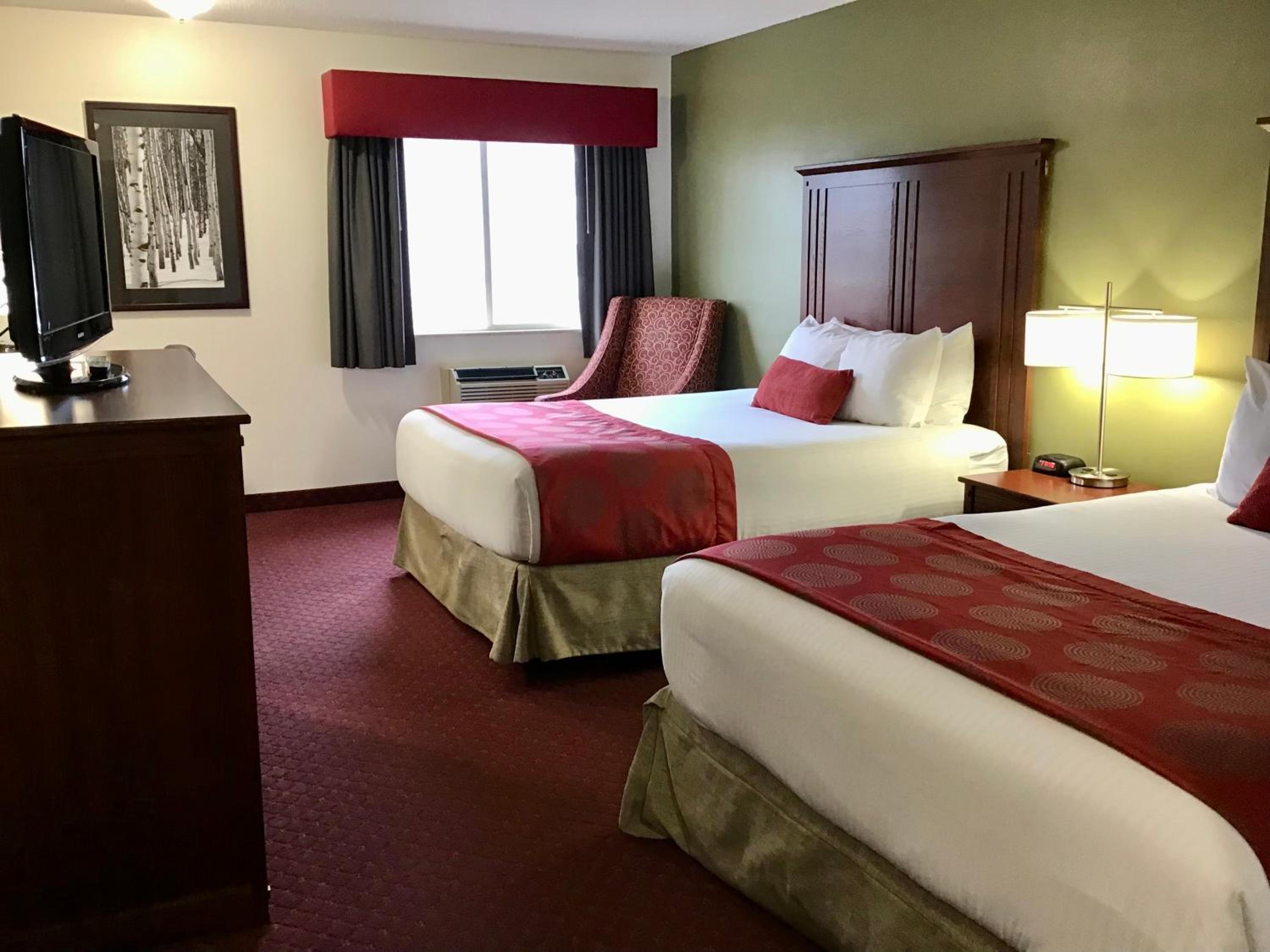 Queen Room with Two Queen Beds Non-Smoking - Photo 1