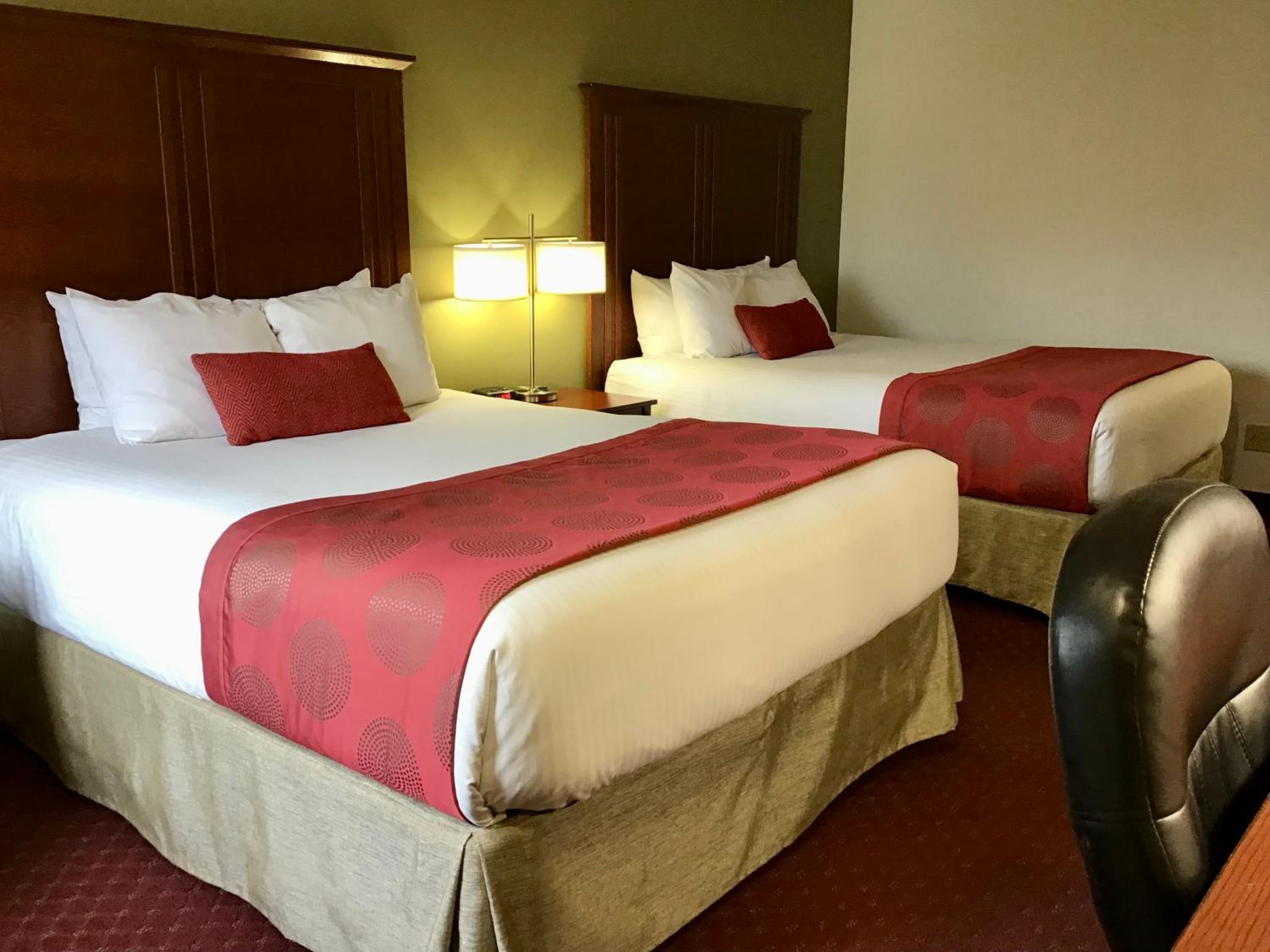 Queen Room with Two Queen Beds Non-Smoking - Photo 6