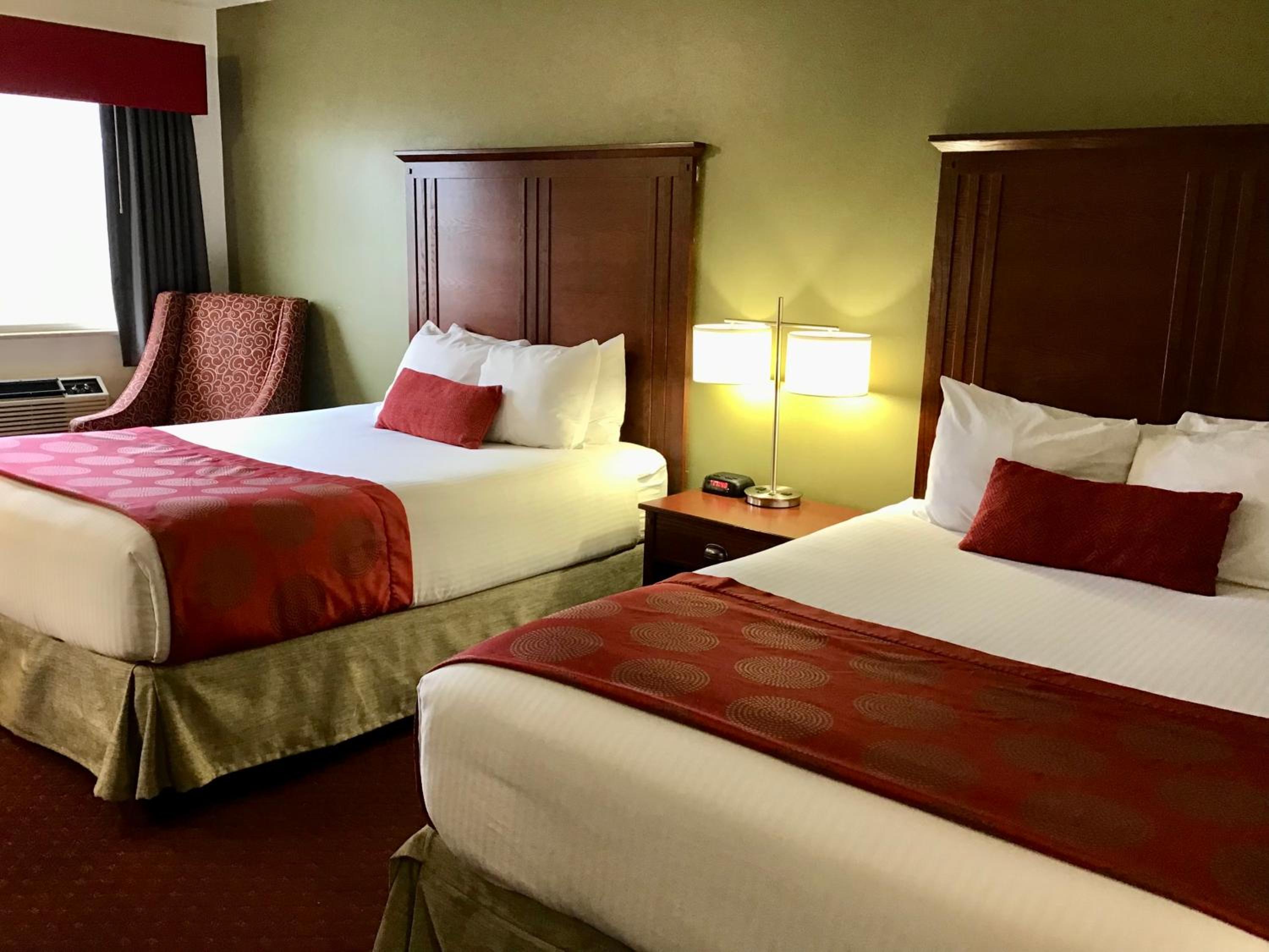Queen Room with Two Queen Beds Non-Smoking - Photo 2