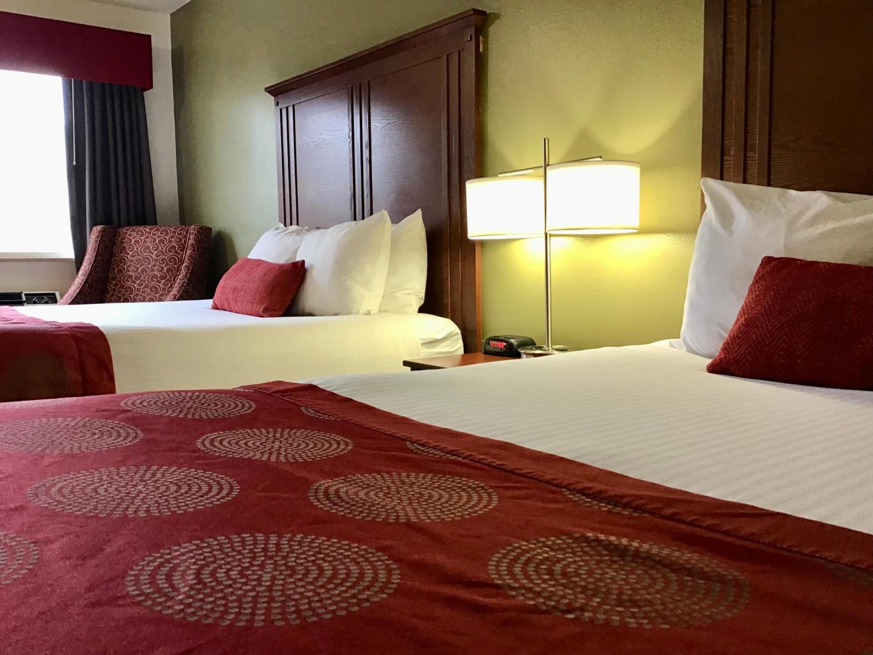 Queen Room with Two Queen Beds Non-Smoking - Photo 5