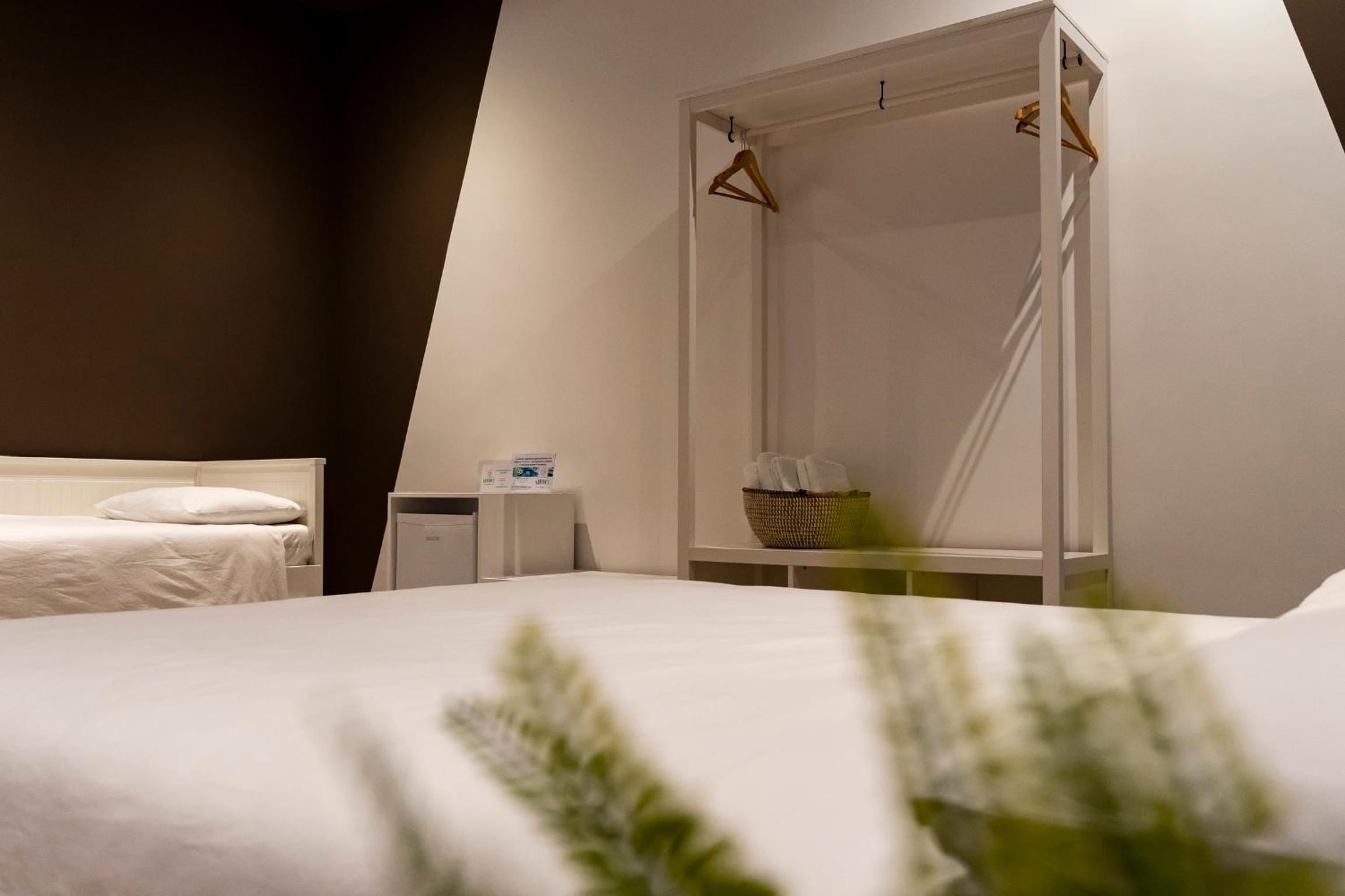 Quadruple Room with Private Bathroom photo 2