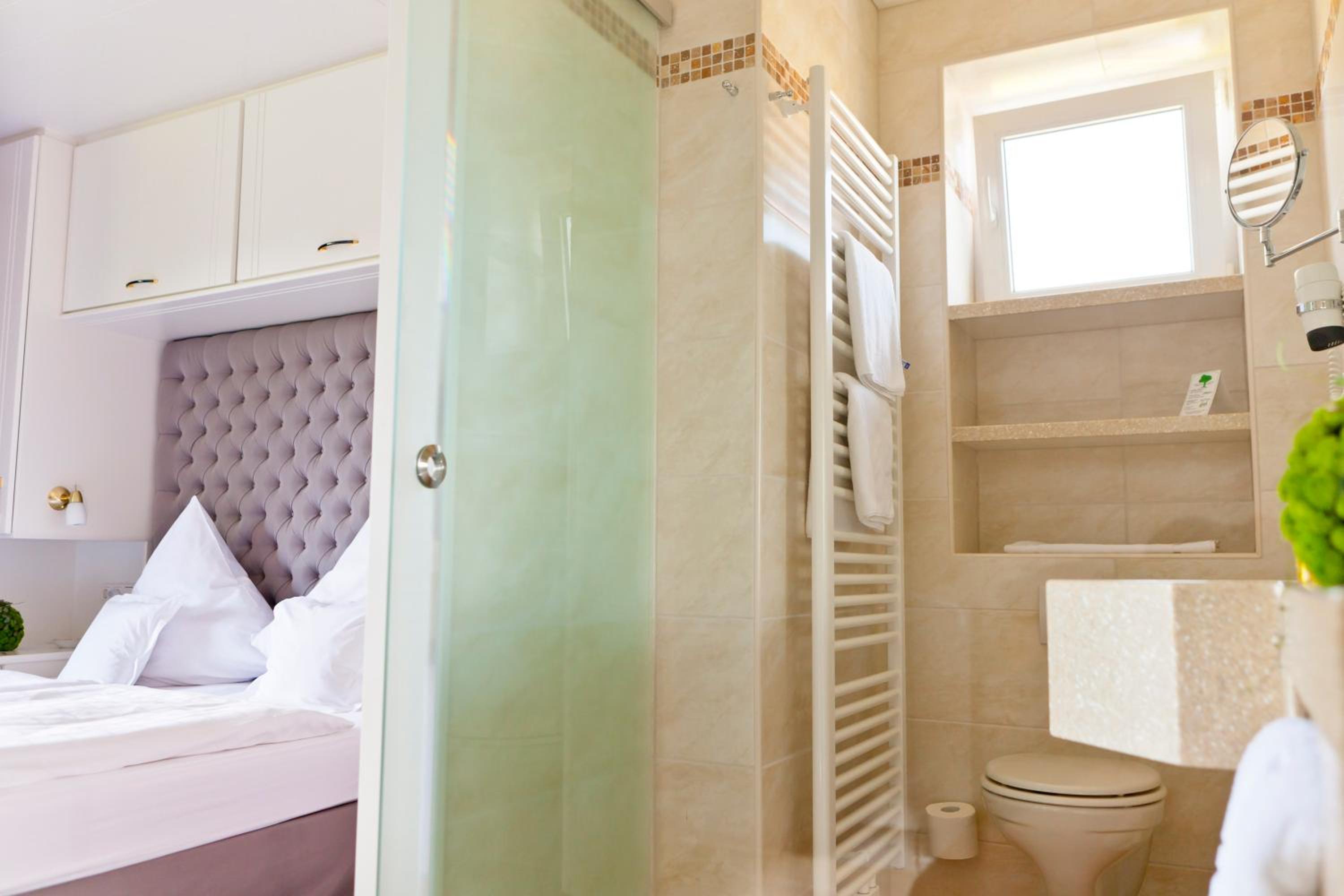 Doppelzimmer Premium mit frontalem Seeblick