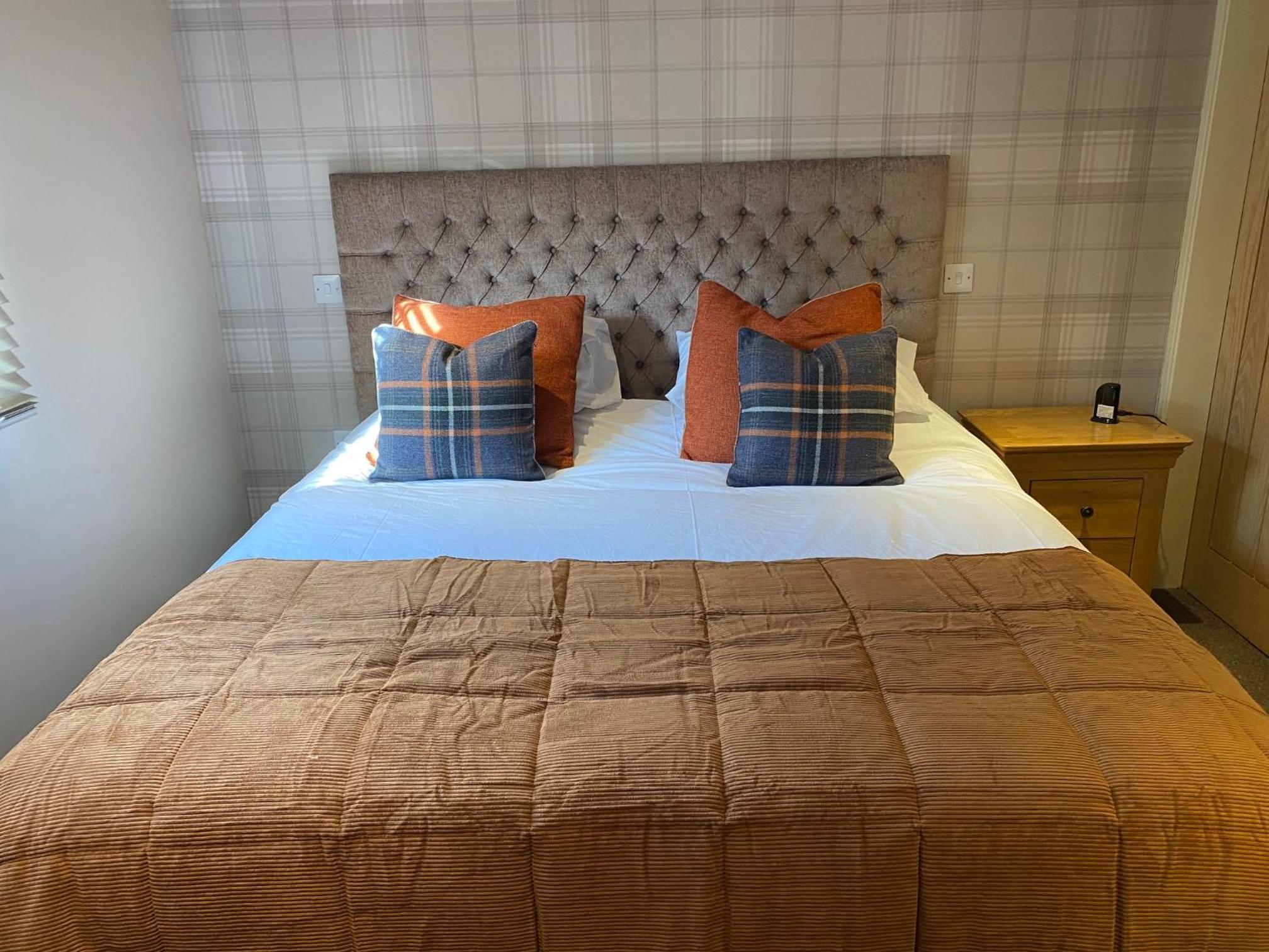 Double or Twin Room with Private Bathroom photo 3
