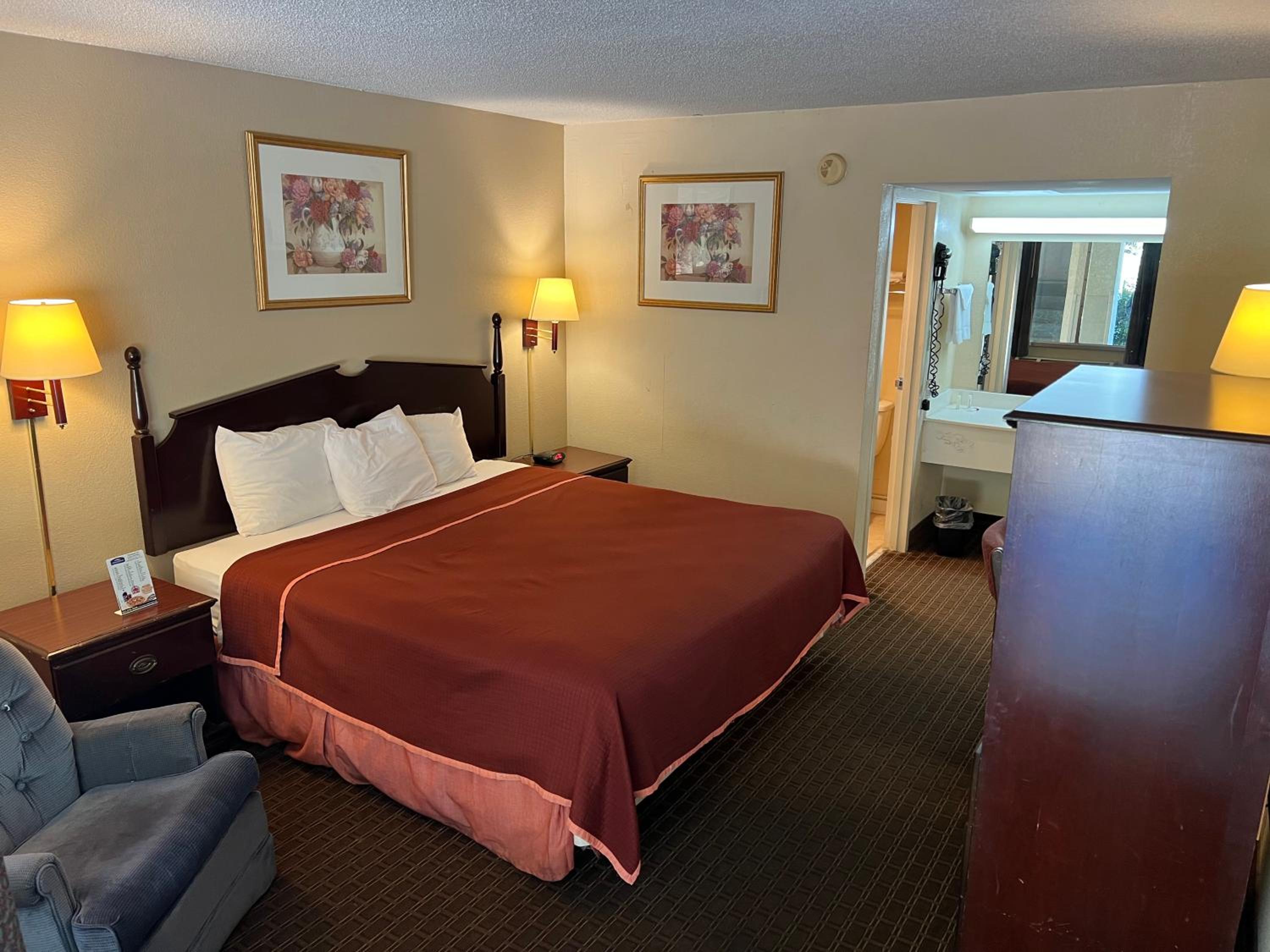Standard King Room - Non Smoking - Photo 3