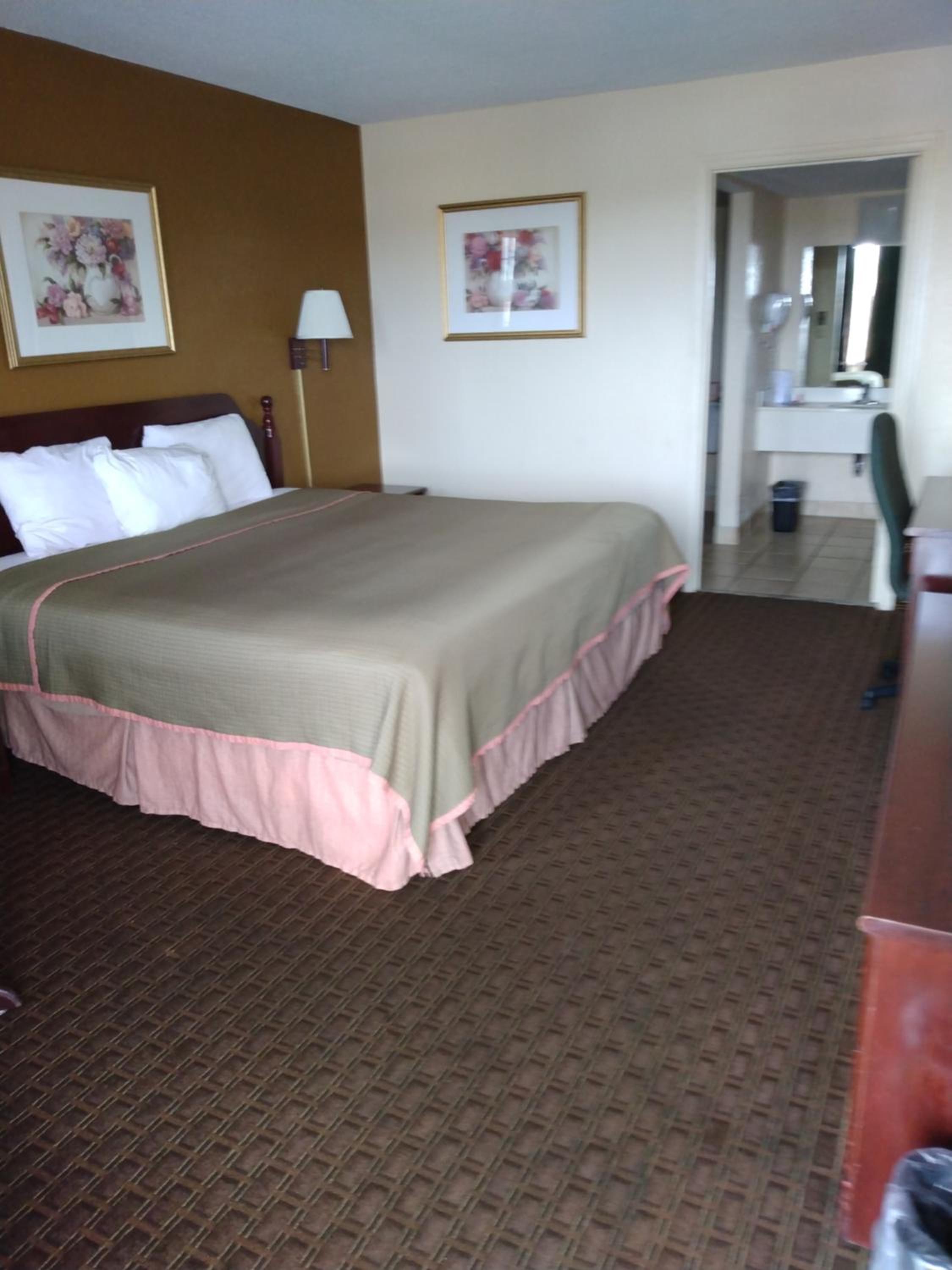 King Room - Accessible/Non Smoking - Photo 3