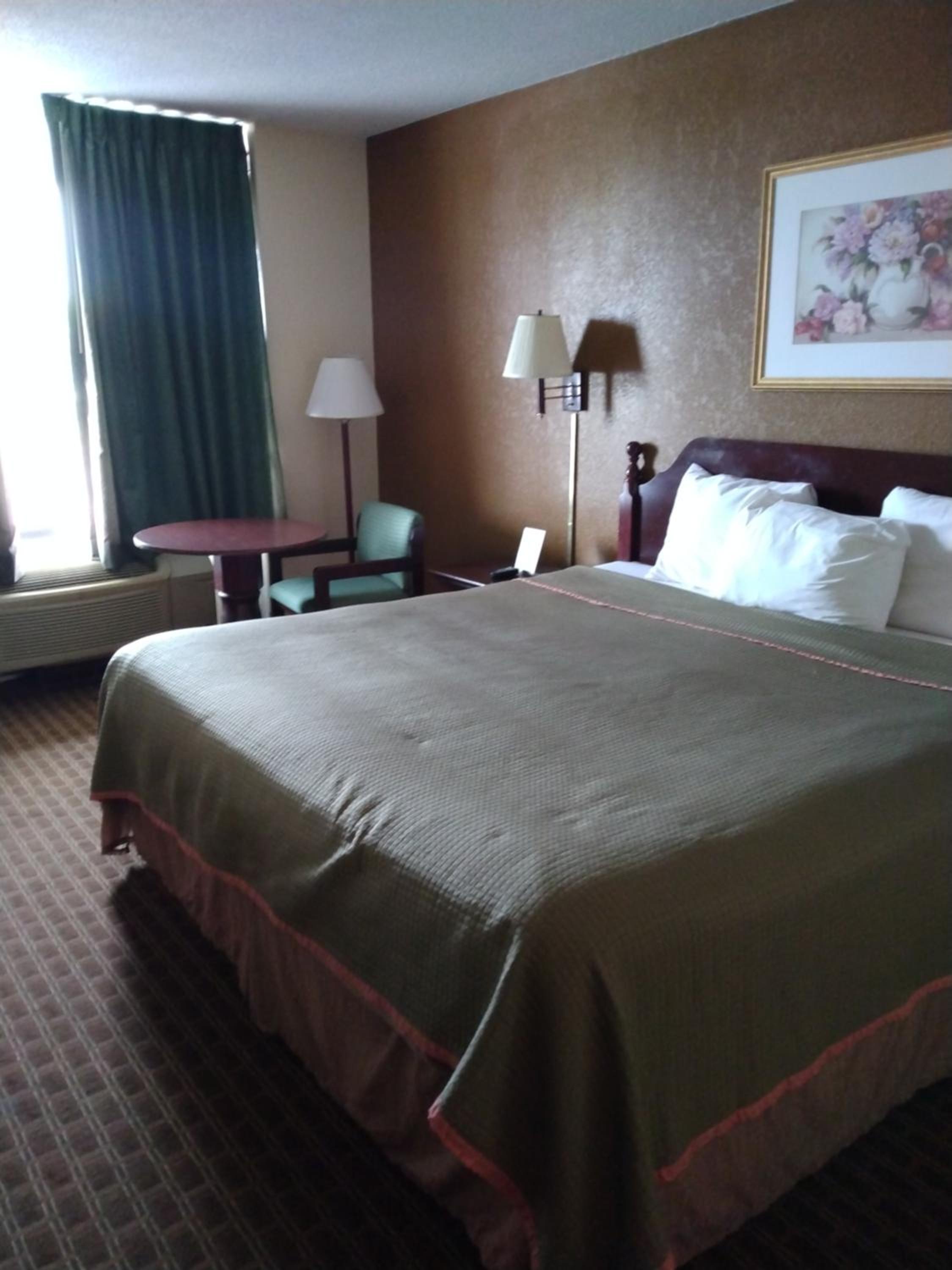 King Room - Accessible/Non Smoking - Photo 1