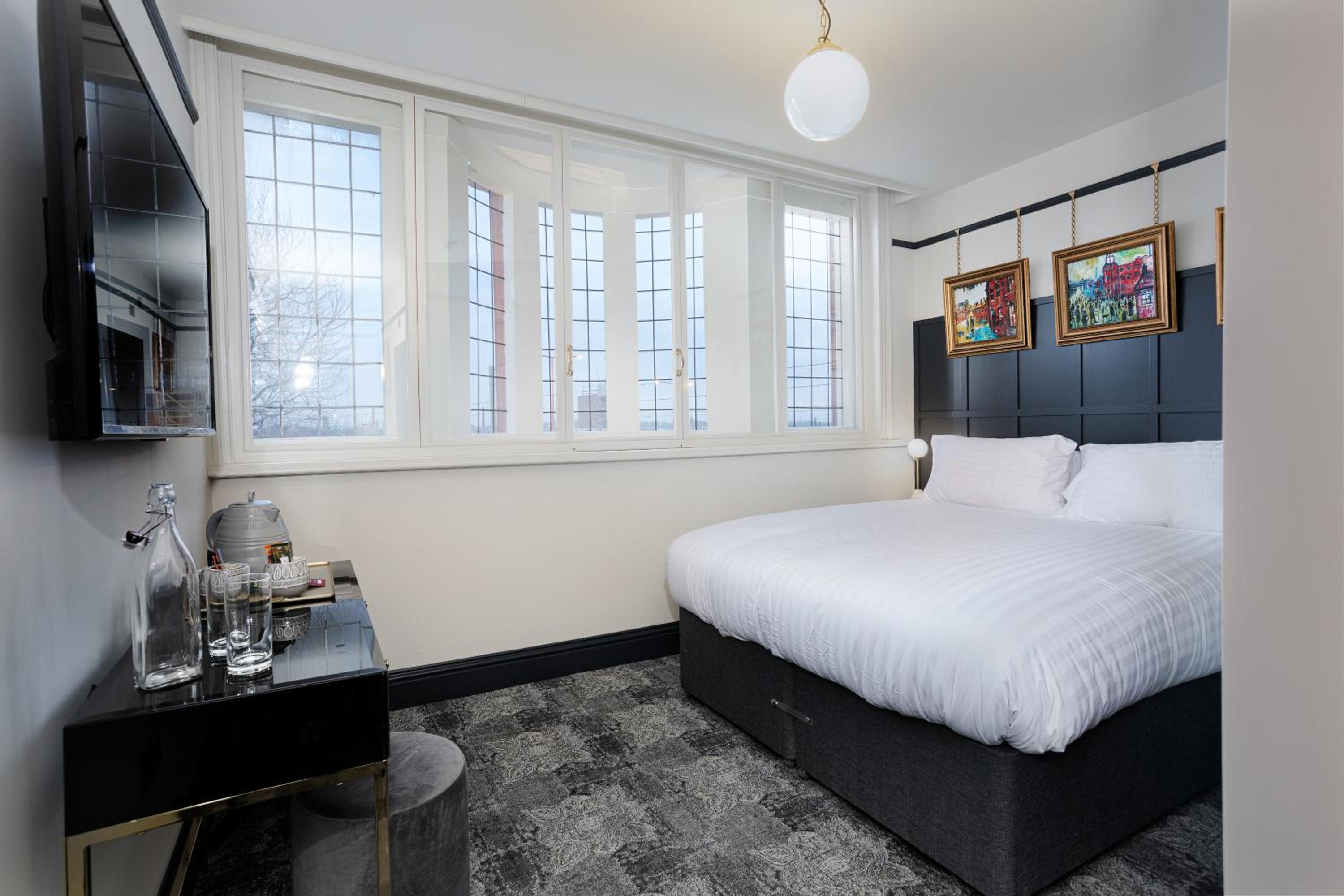 Deluxe King Room photo 1