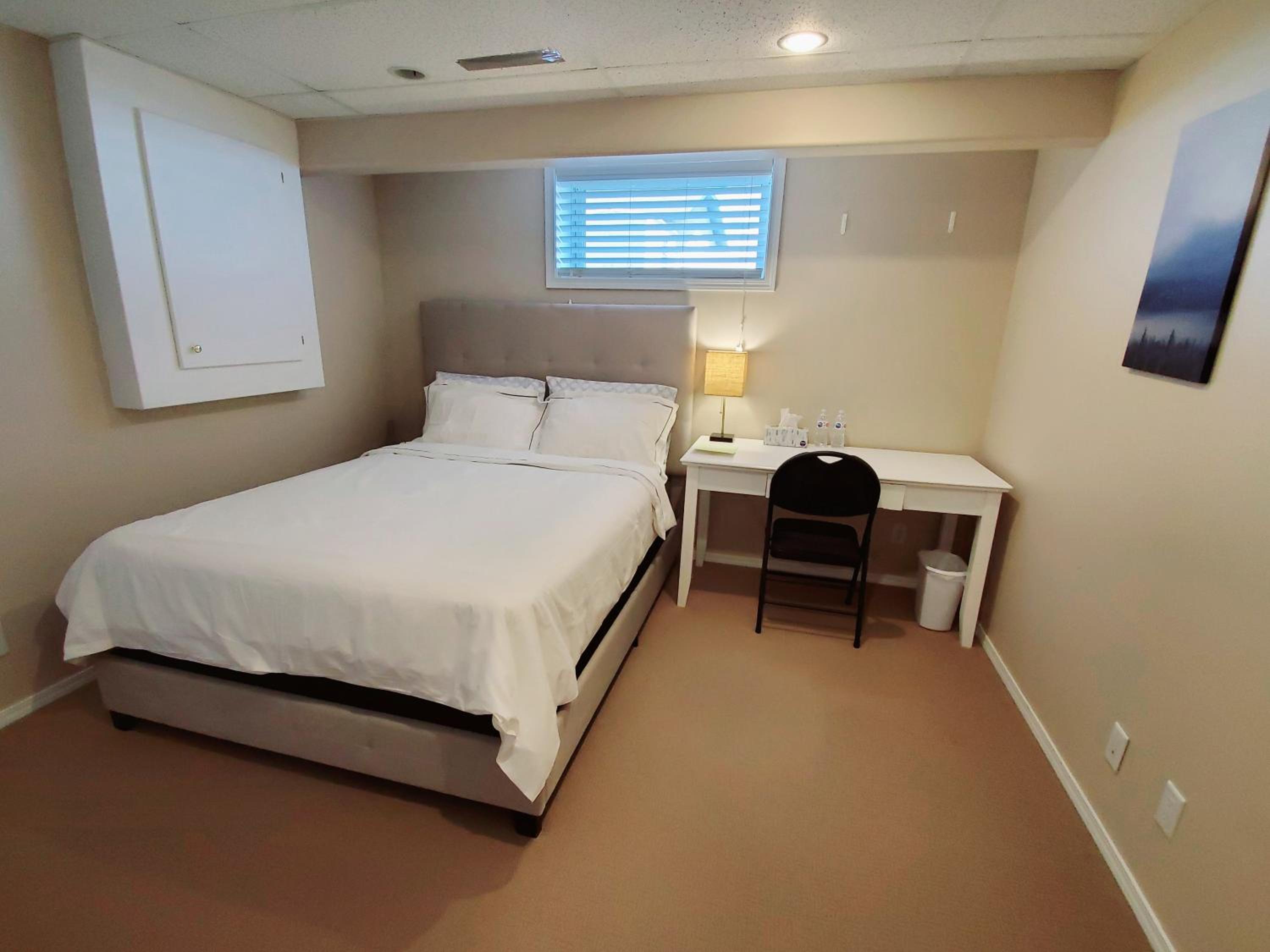 Family Room with Private Bathroom photo 2