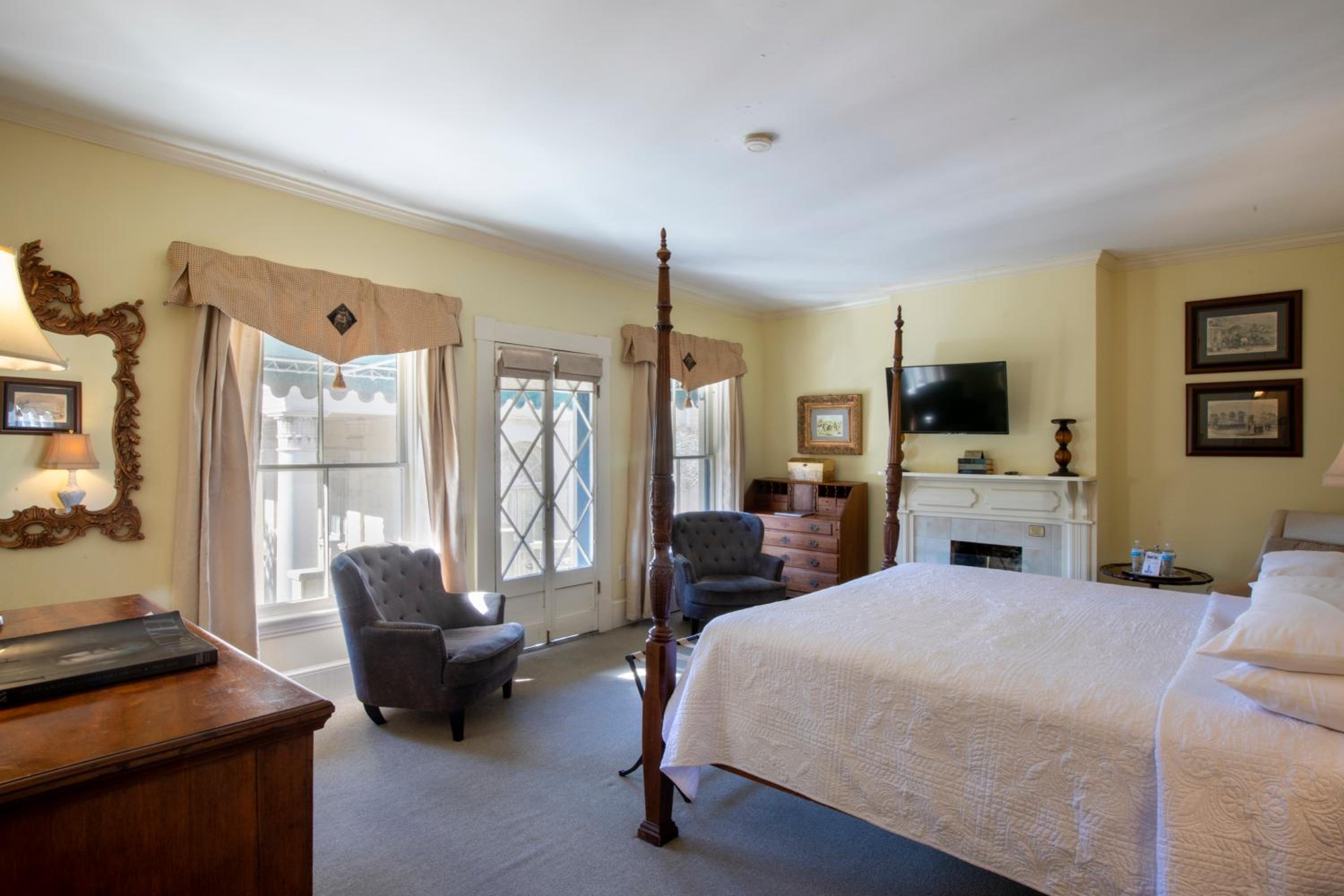 Westmorland- King Room 304