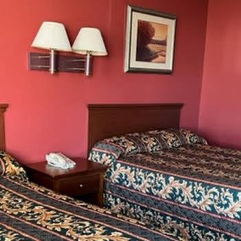 Queen Room with Two Queen Beds - Non-Smoking - Photo 1
