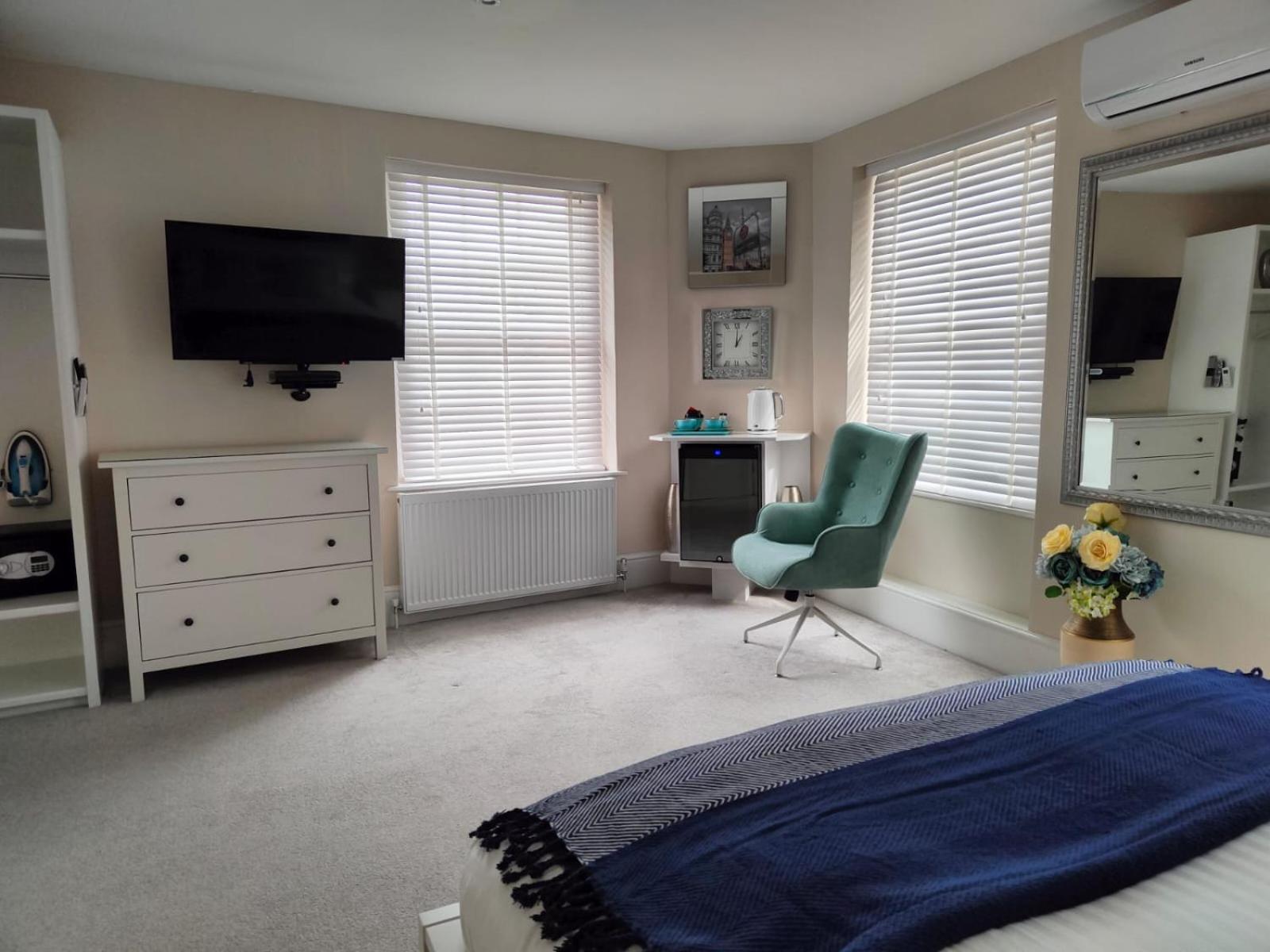 Superior King Suite photo 3