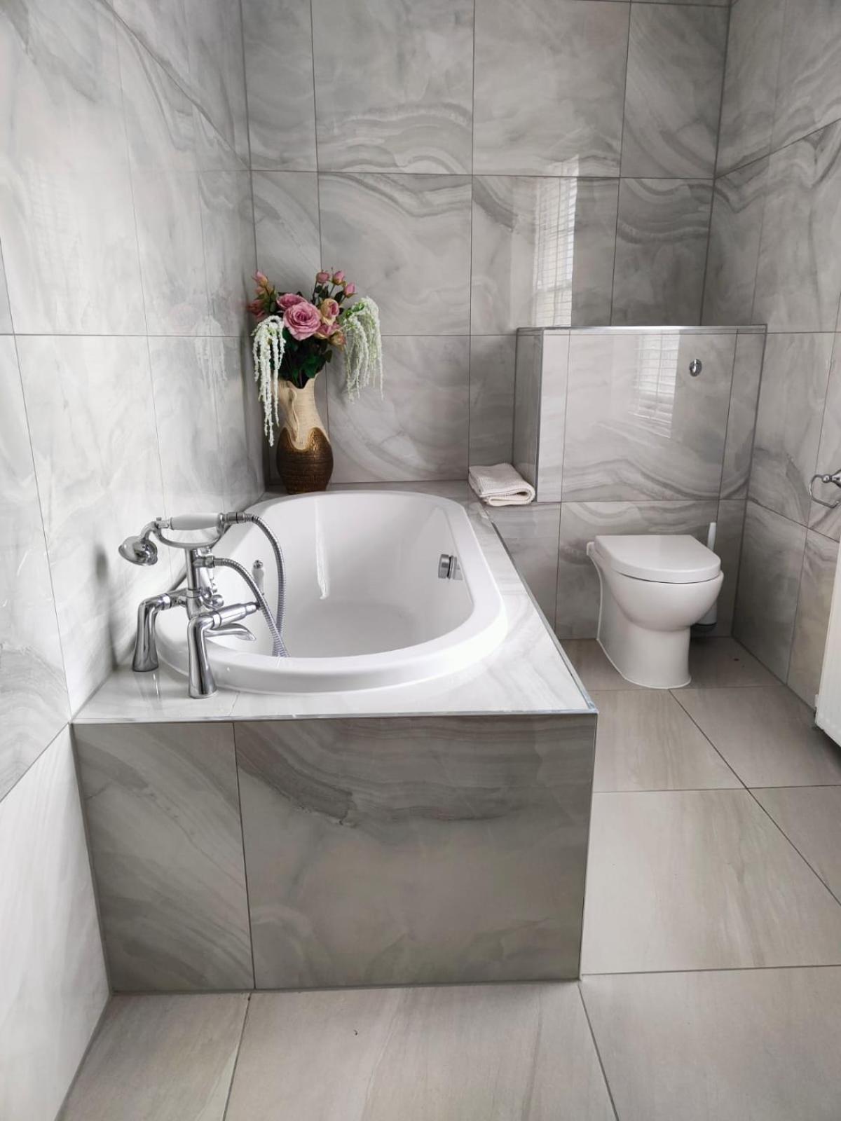 Deluxe King Suite photo 2